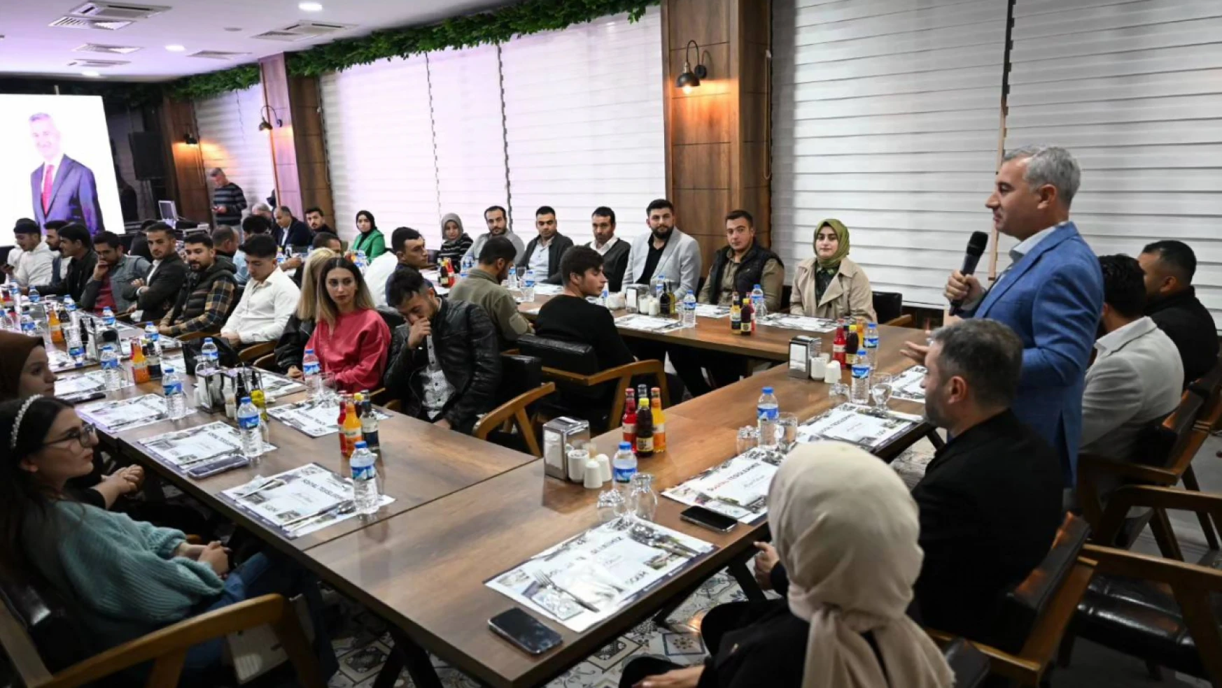 Başkan Çınar, Ak Parti Yeşilyurt İlçe Gençlik Kolları Yönetim Kurulu Toplantısına Katıldı