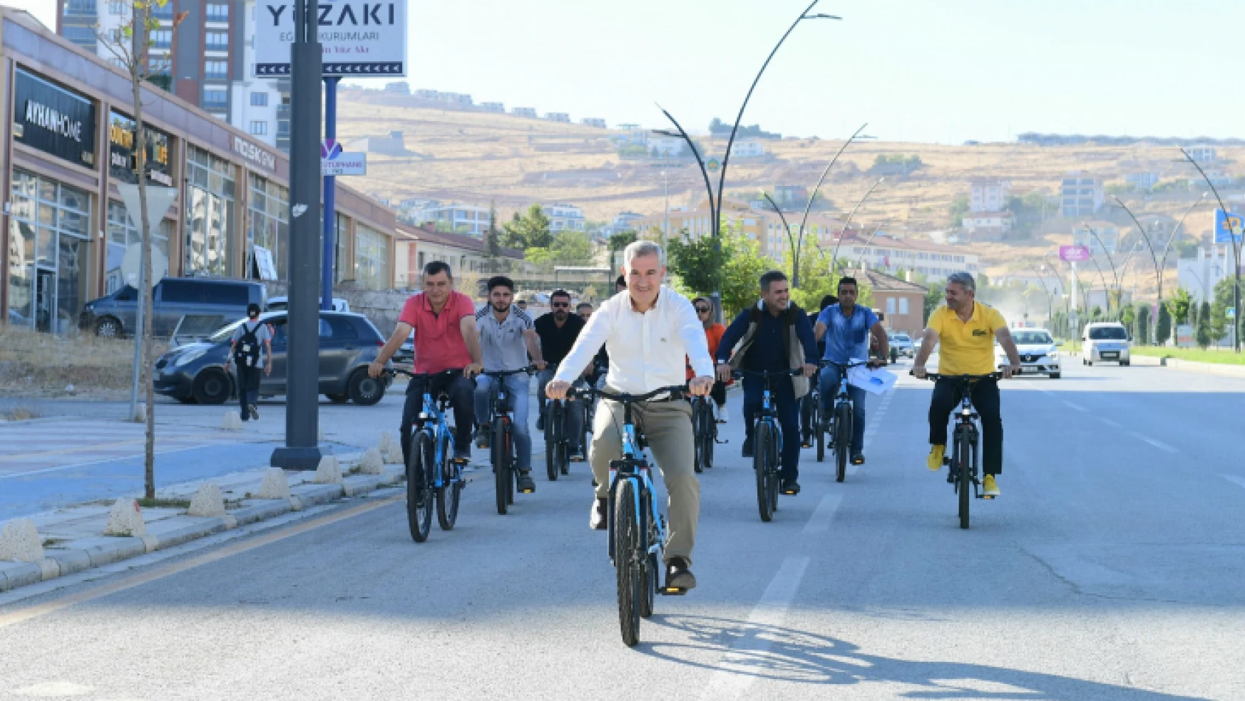 Başkan Çınar, Bisiklet Kullanımına Dikkat Çekmek Amacıyla Mesaiye Bisikletle Geldi