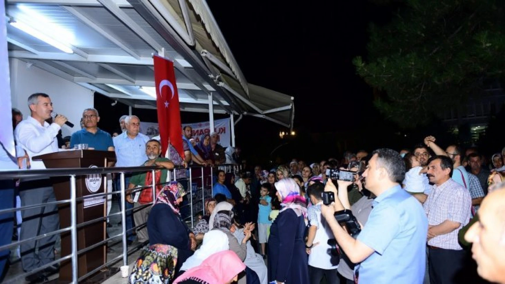 Başkan Çınar Hacı adaylarını Kutsal Topraklara uğurladı