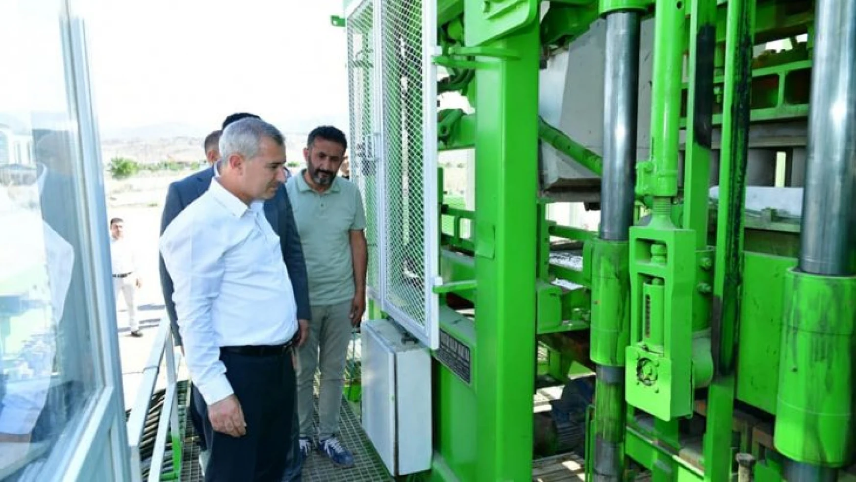 Başkan Çınar'ın Seçim Vaatlerinden 'Kilit Parke Taşı Üretim Tesisi'hizmete Girdi