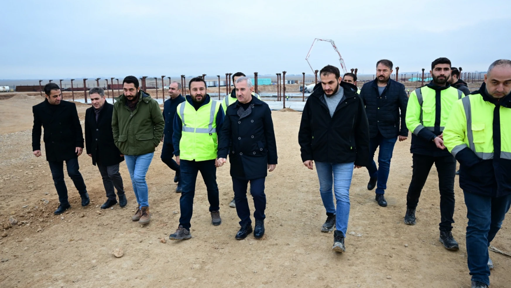 Başkan Çınar, Topsöğüt Mahallesinde Yapımı Devam Eden Sanayi Sitesindeki Çalışmaları İnceledi
