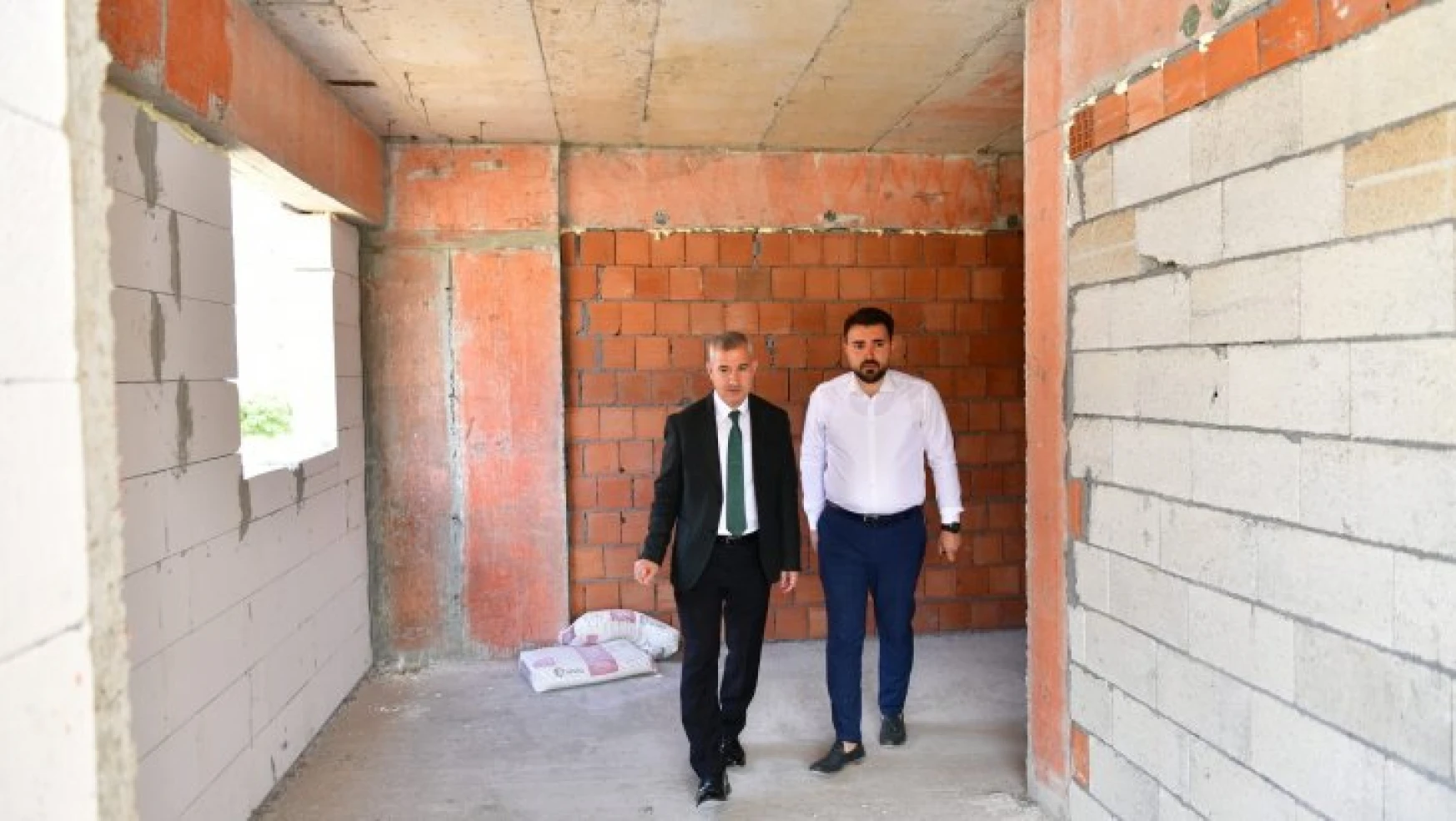 Başkan Çınar, Turgut Özal Mahallesi Kentsel Dönüşüm Binalarını İnceledi