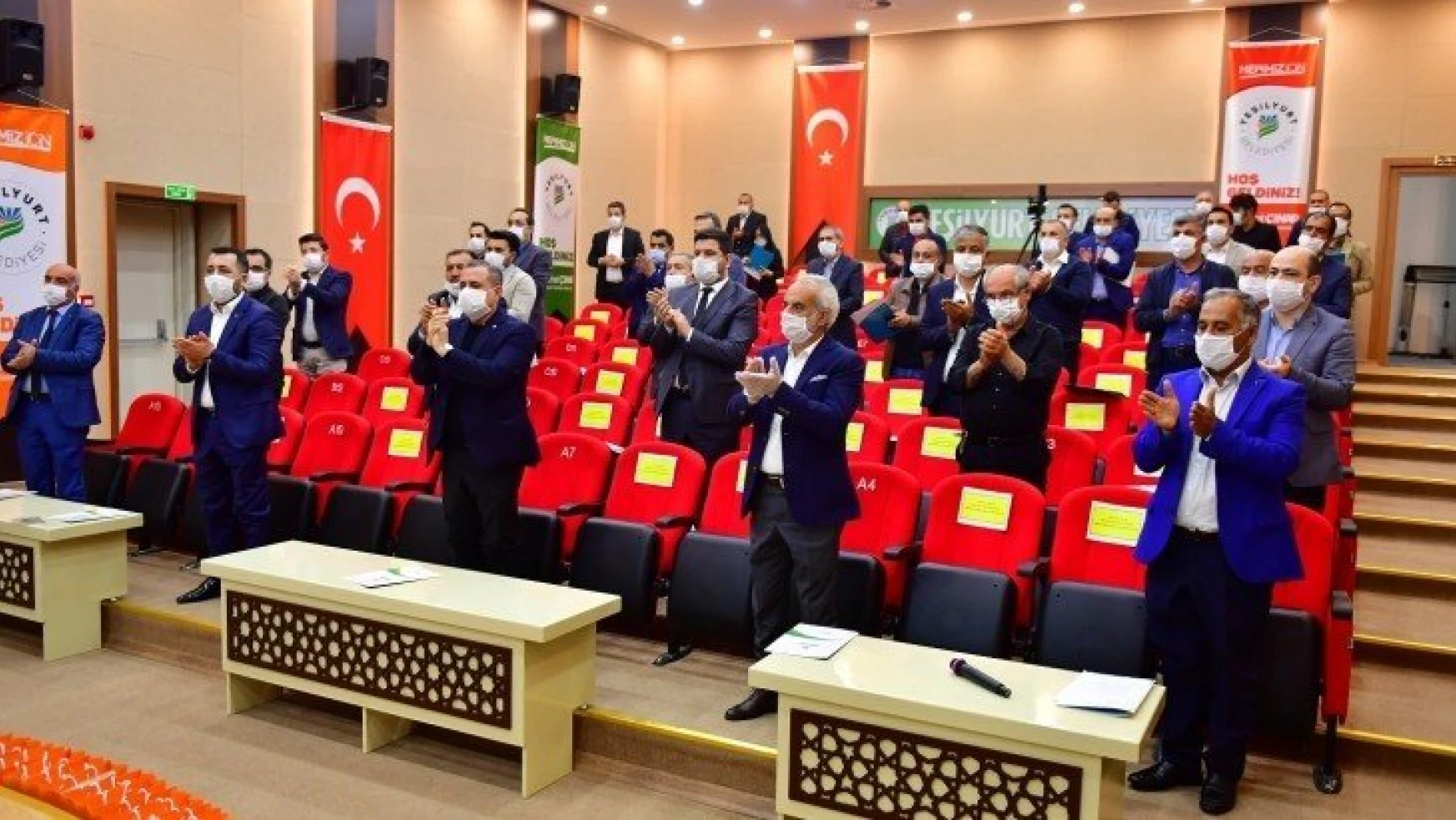 Başkan Çınar ve Meclis Üyeleri, Kahraman Sağlıkçılarımızı Ayakta Alkışladı
