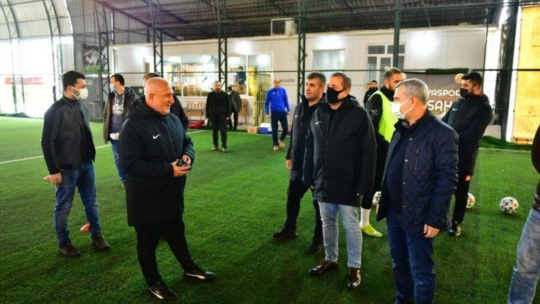 Başkan Çınar, Yeşilyurt Belediyespor Futbol Takımına Moral Ziyaretinde Bulundu