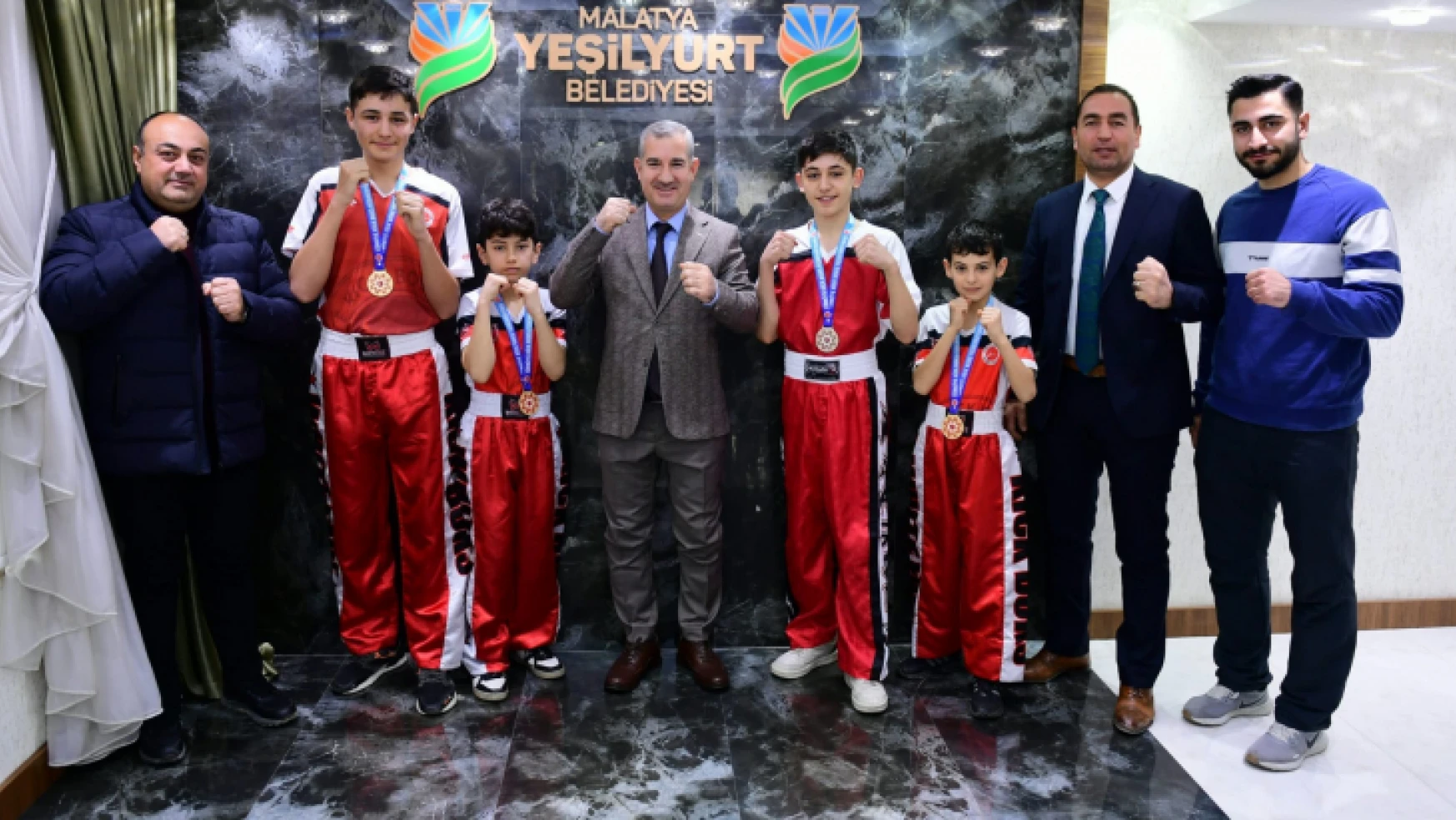 Başkan Çınar, Yeşilyurt Belediyespor Kulübünün Şampiyon Kick-Bokscularını Makamında Ağırladı