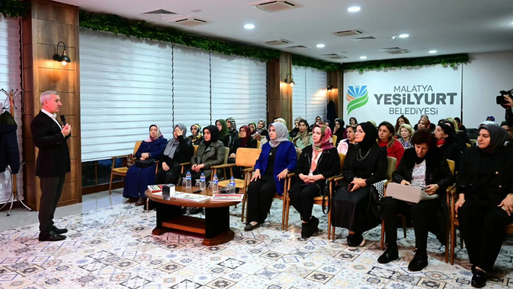 Başkan Çınar, Yeşilyurt'taki Yatırımları Kadın Sivil Toplum Kuruluşu Başkanlarına Anlattı
