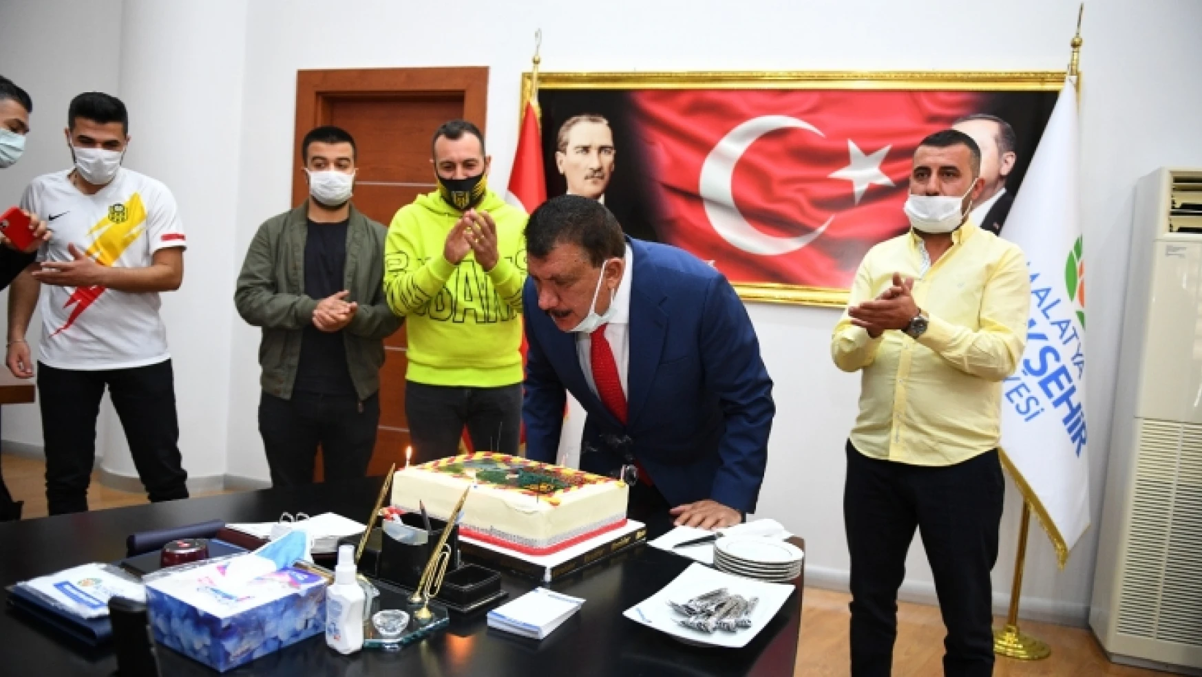 Başkan Gürkan'a sürpriz doğum günü kutlaması