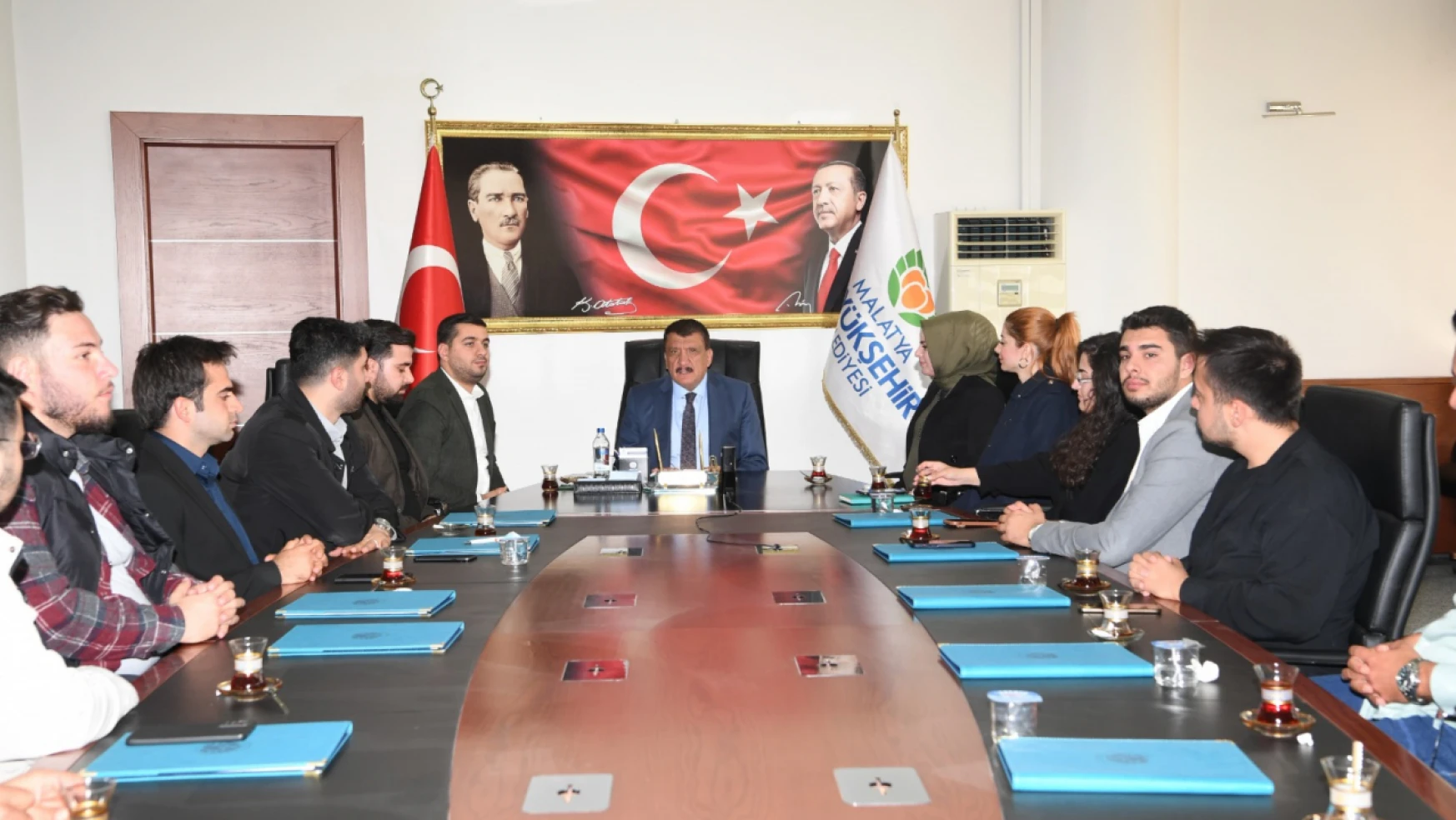 Başkan Gürkan AK Parti Gençlik Kolları Başkanı ve Beraberindeki Heyeti Kabul Etti