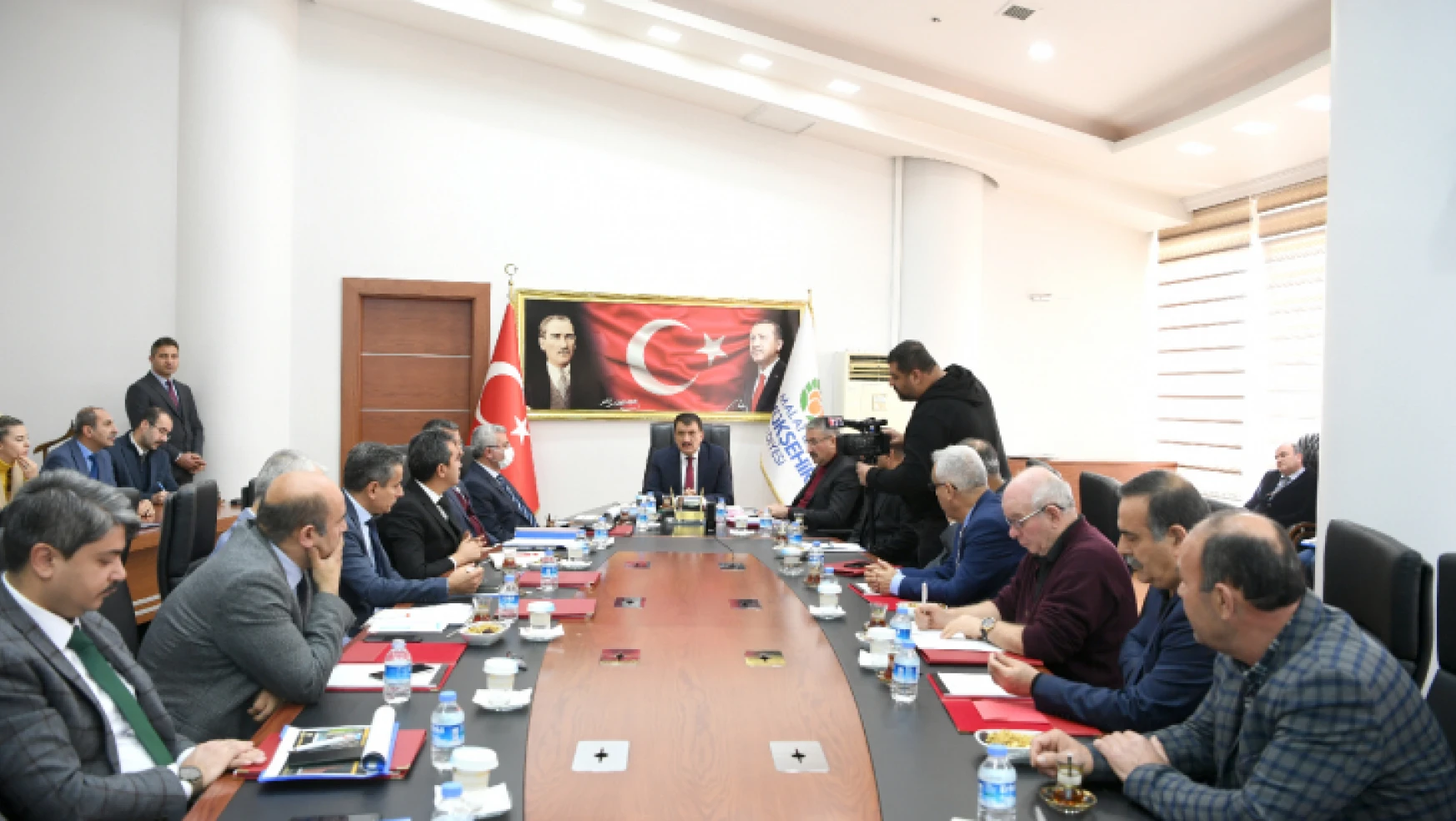 Başkan Gürkan Darende heyetiyle bir araya geldi