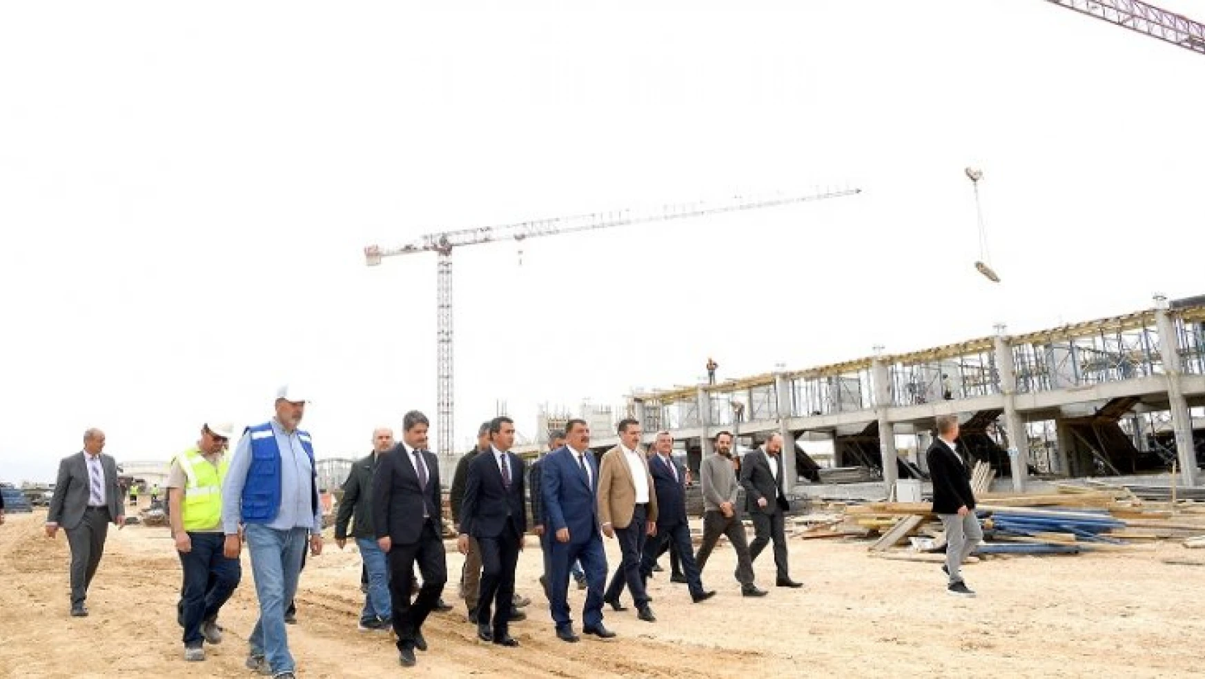 Başkan Gürkan, Dünya Kayısı Ticaret Merkezi inşaat alanında incelemelerde bulundu
