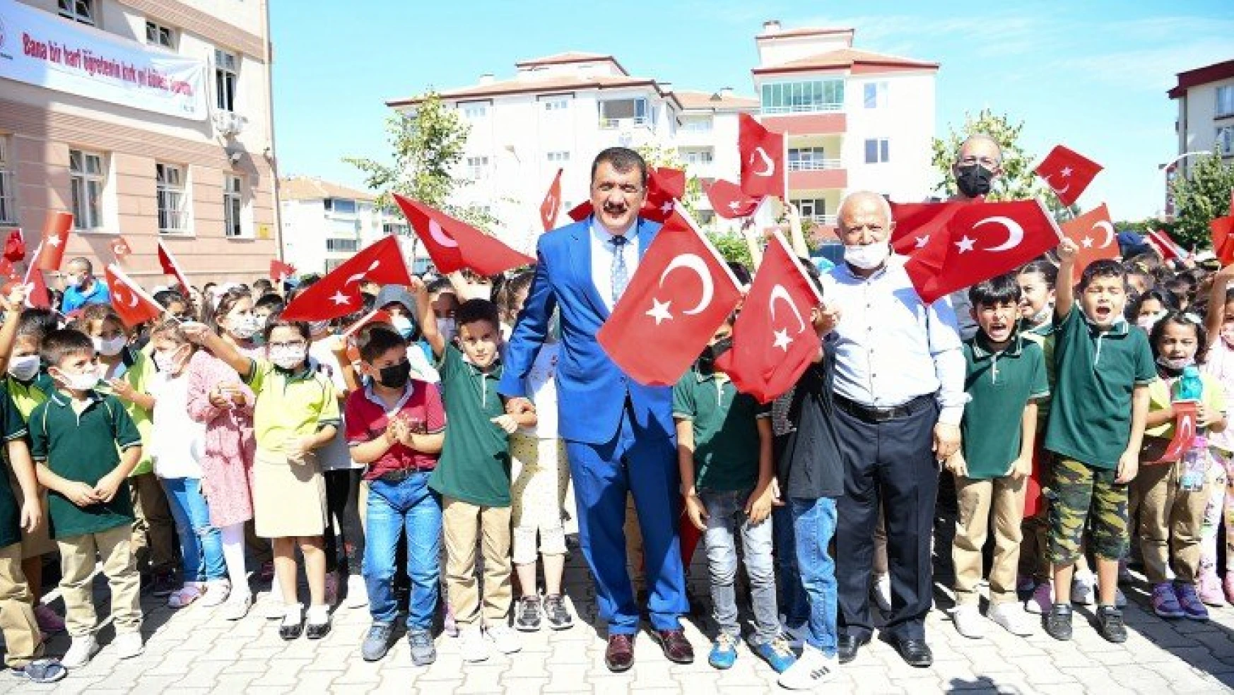 Başkan Gürkan, İlköğretim Haftası Etkinliklerine Katıldı