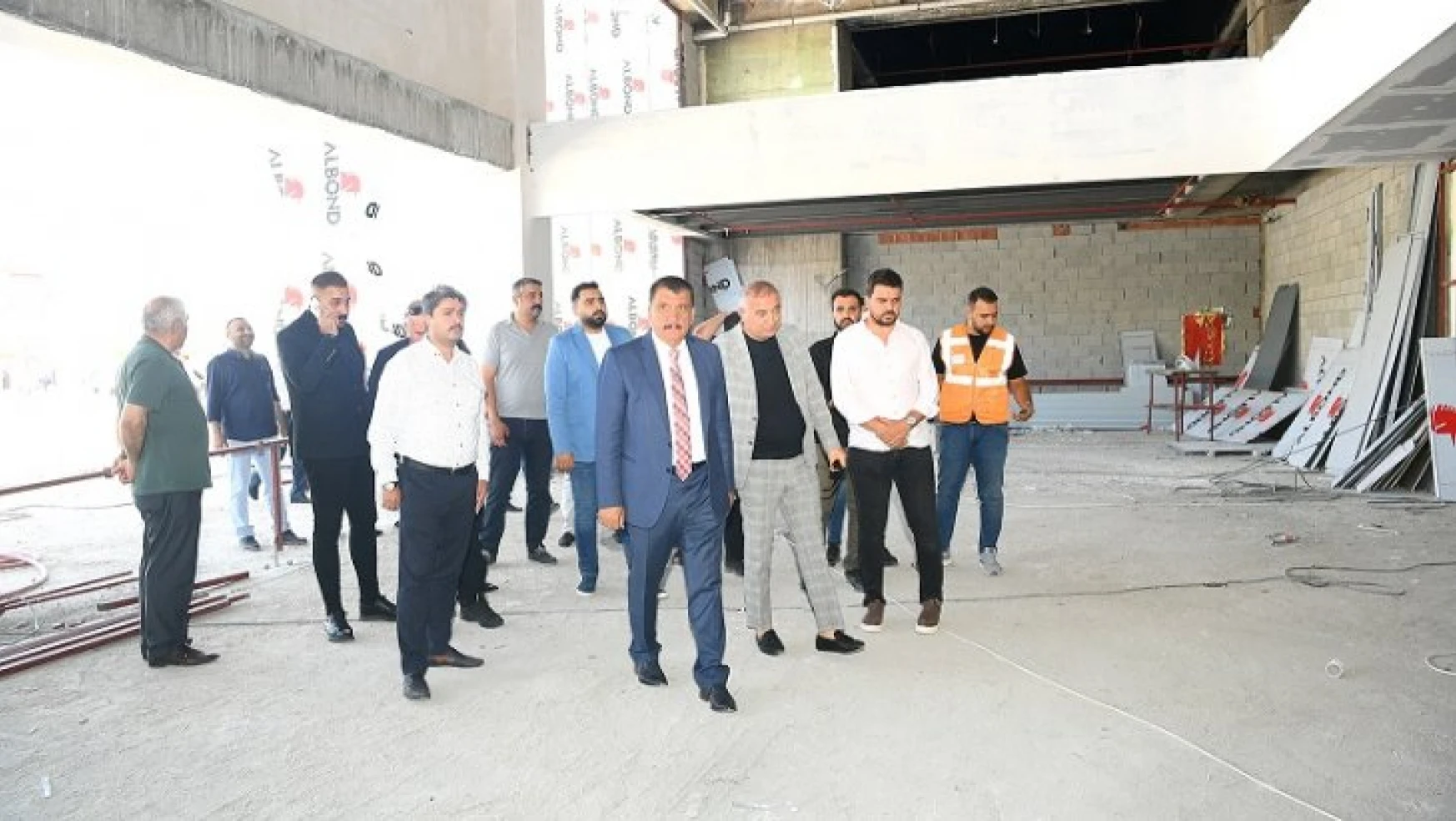 Başkan Gürkan Yimpaş Binasında Çalışan Personellerle Bir Araya Geldi