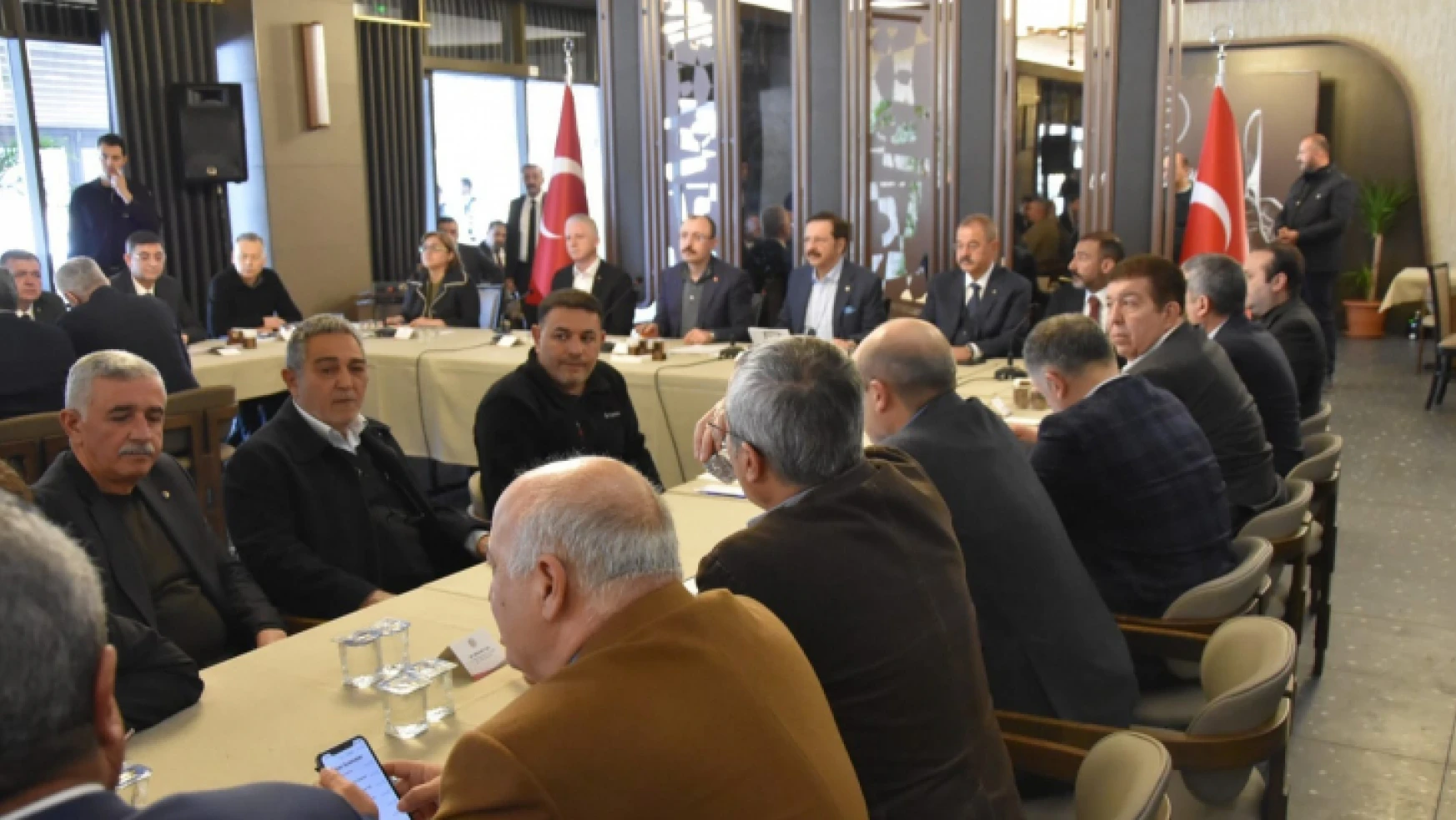 Başkan Sadıkoğlu, geçici ticaret alanları talebini Bakan Muş'a iletti