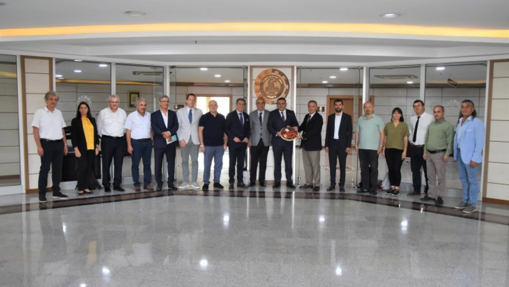 Başkan Sadıkoğlu: 'İhracat ürünlerinde 'Malatya Kayısısı' adının kullanılmasını rica ediyoruz'