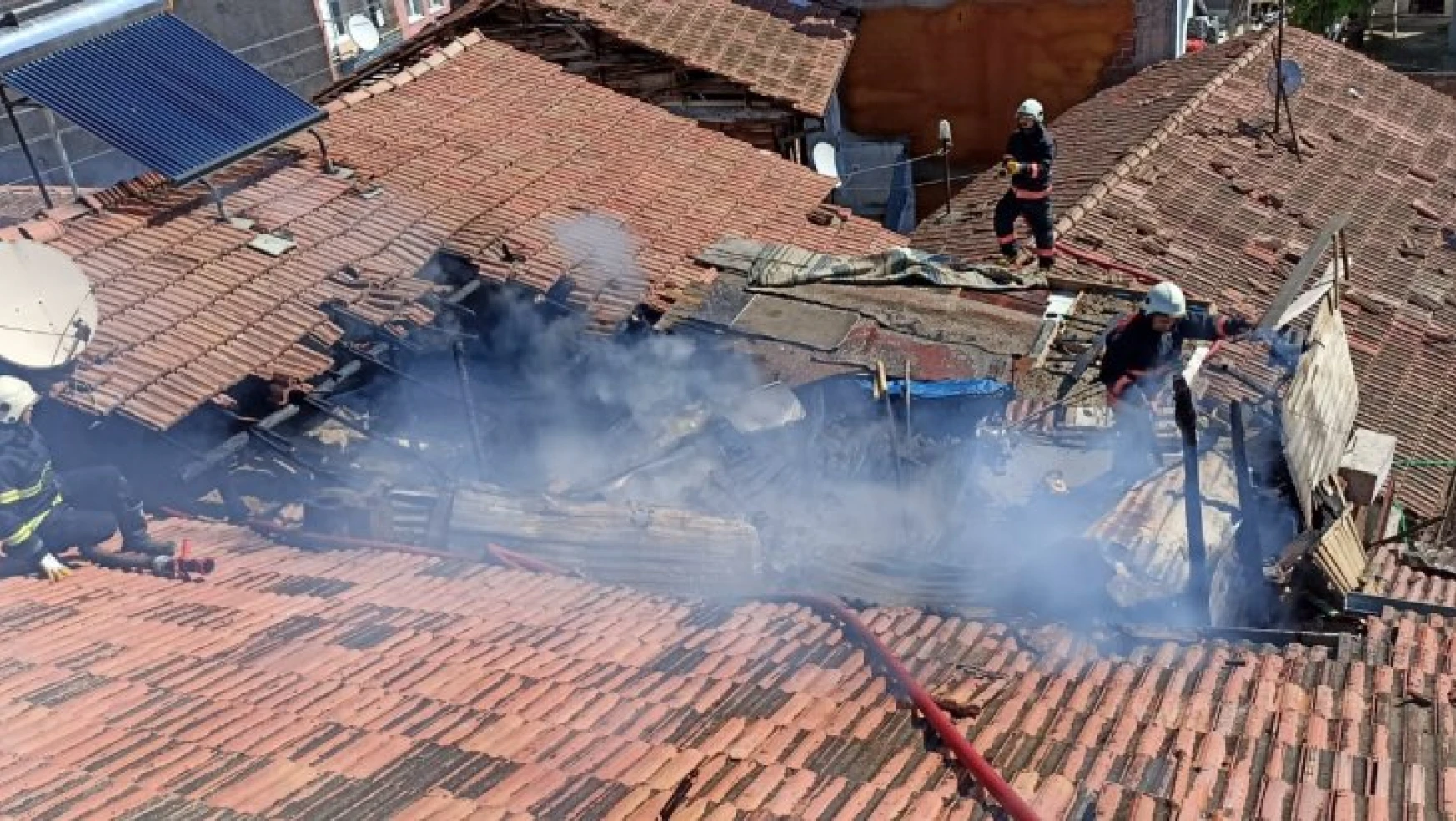 Battalgazi Alacakapı Mahallesinde Çatı Yanıgını