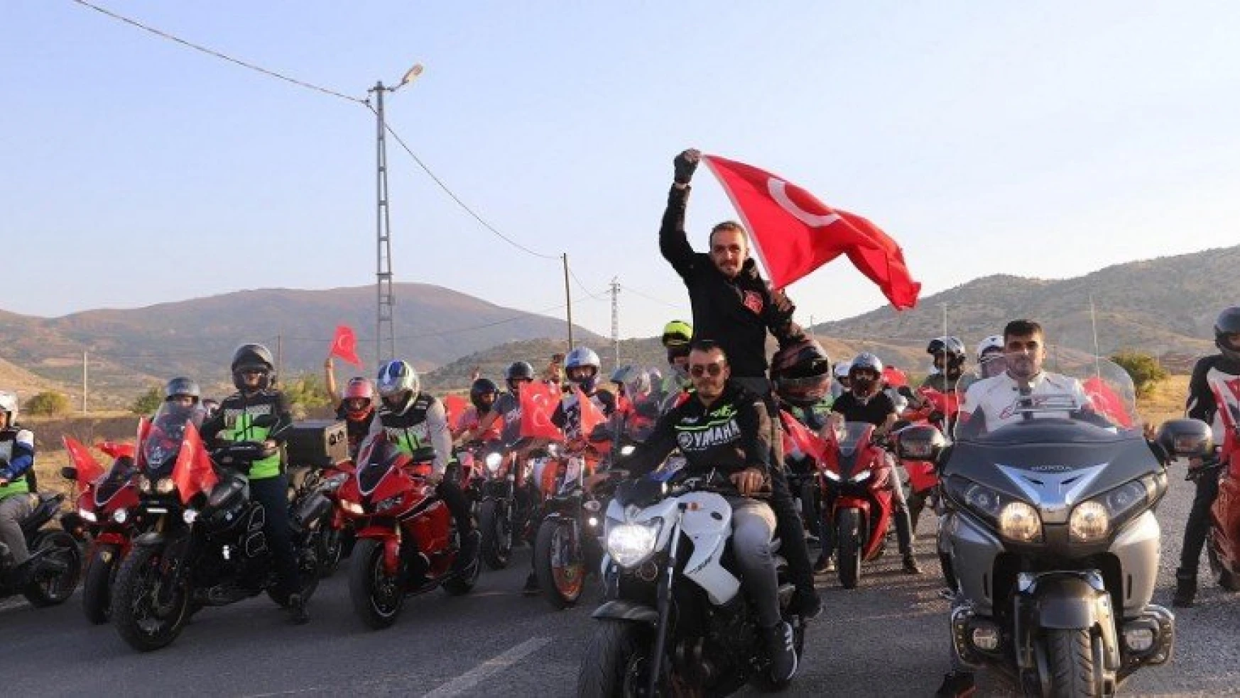 Battalgazi'de Motosiklet Kortejli Zafer Bayramı Kutlaması