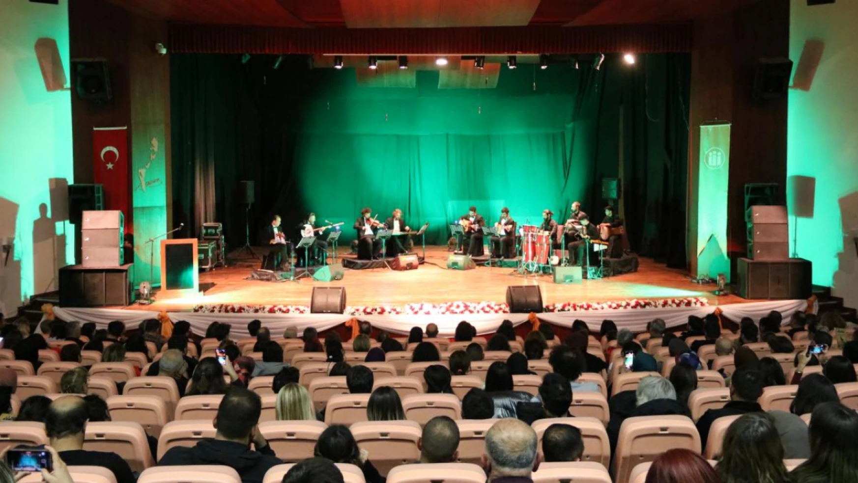 Beyzadeler Grubu'nun Konseri Büyük Beğeni Topladı