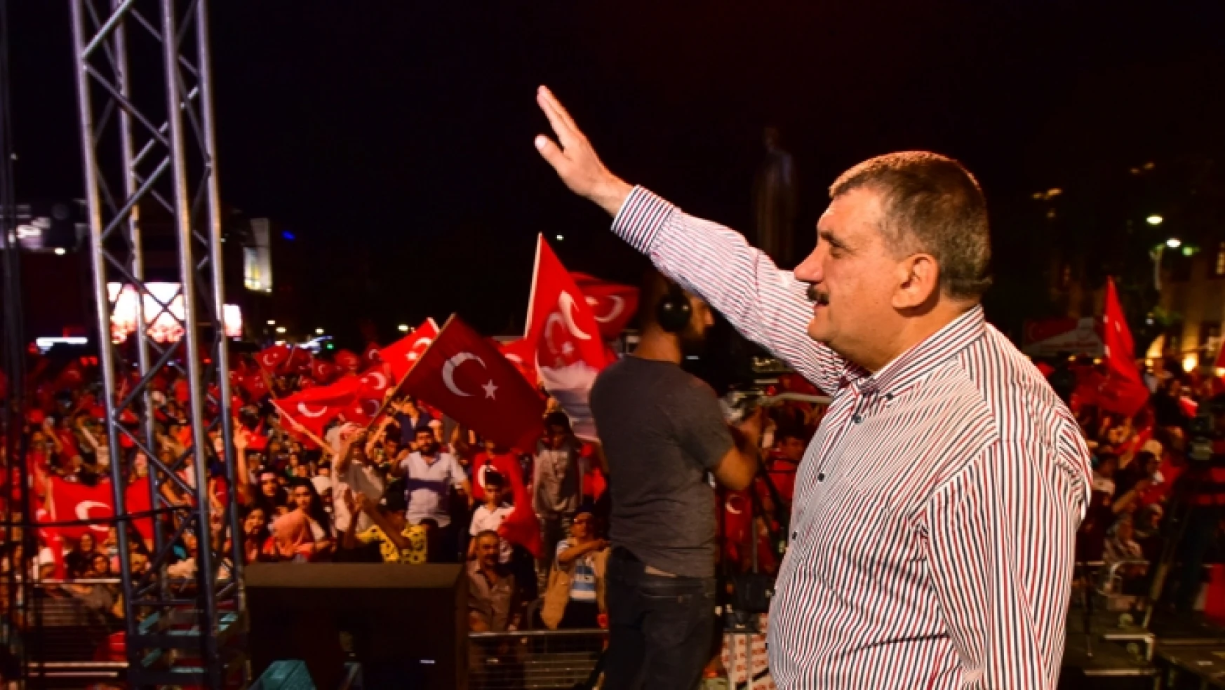 Başkan Gürkan'ın 15 Temmuz Şehitlerini Anma, Demokrasi Ve Milli Birlik Günü Mesajı