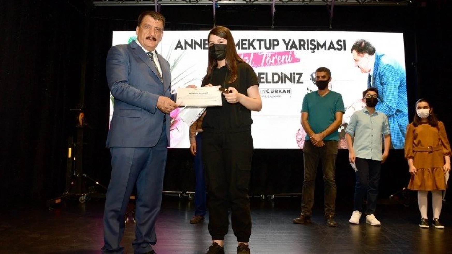 Büyükşehir Belediyesi 'Anneme Mektup' Yarışması Ödül Töreni Düzenlendi