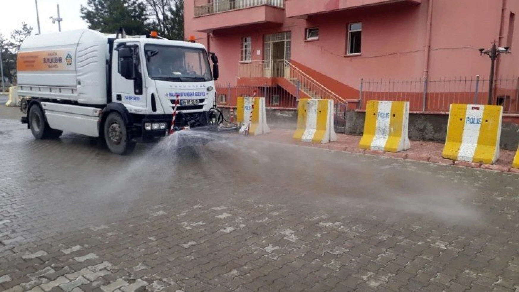 Büyükşehir Belediyesi Arguvan İlçesinde  Dezenfekte Çalışmaları Gerçekleştirdi