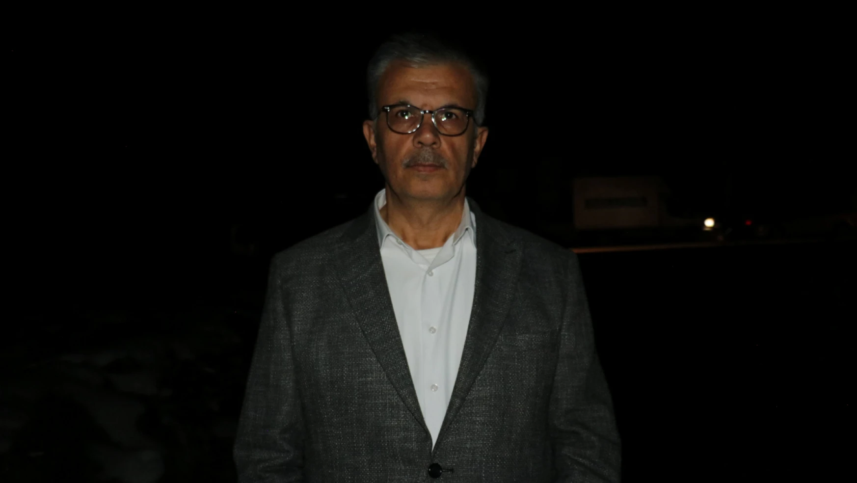 Büyükşehir Belediyesi Bağımsız Başkan Adayı Prof. Dr. Gezer, Aydınlatma Sorununa Dikkat Çekti