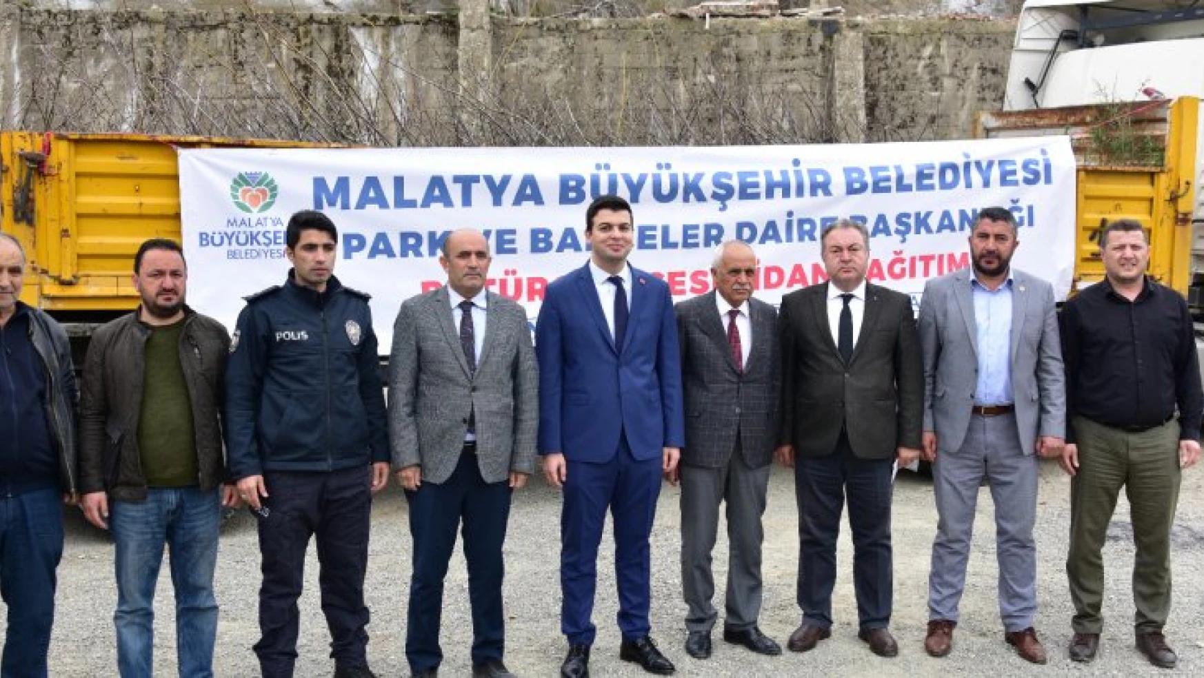 Büyükşehir Belediyesi Tarafından Pütürge'de Fidan Dağıtımı Yapıldı