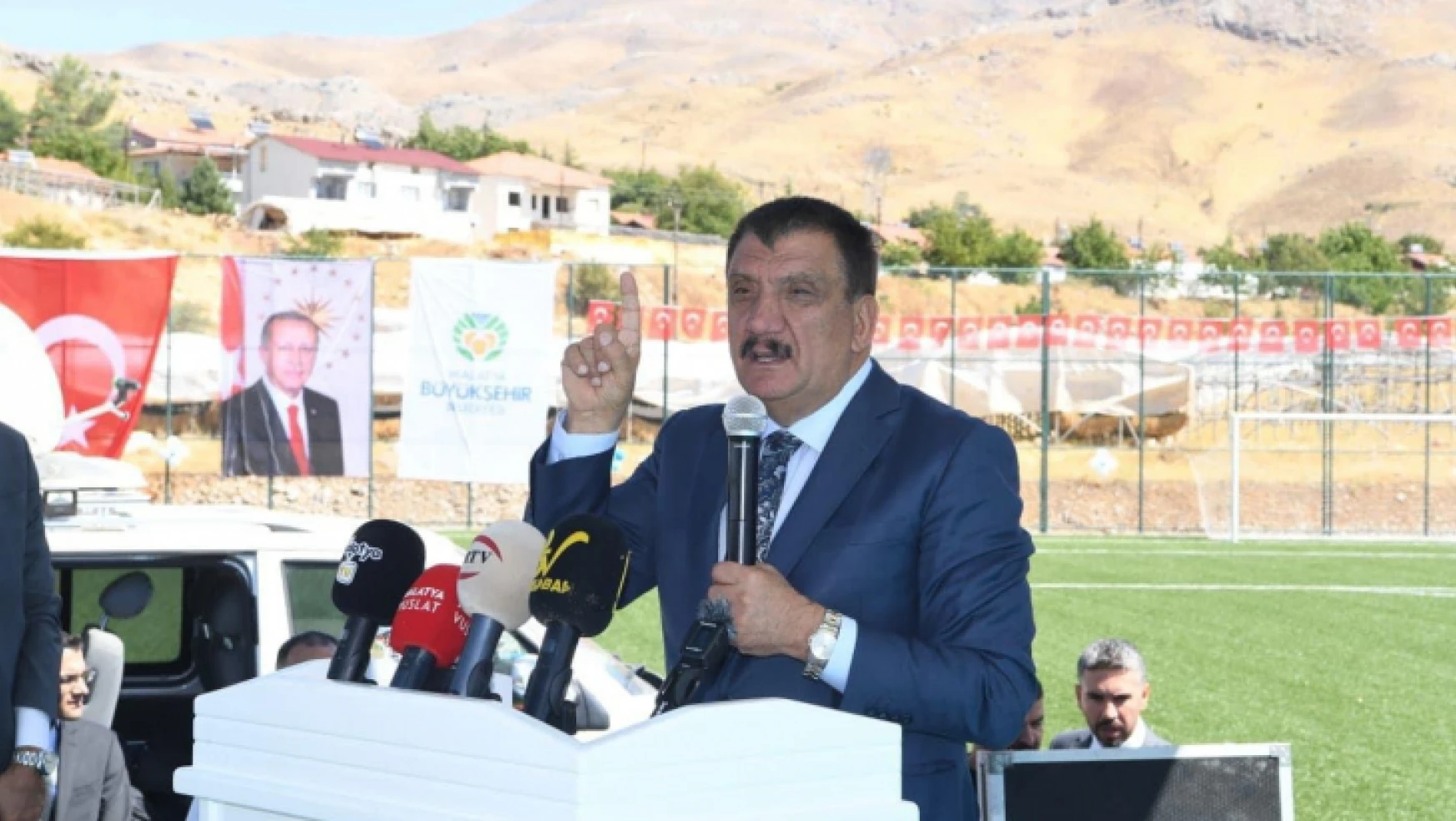 Büyükşehir Belediyesi Tarafından Sürgü Mahallesi'ne FİFA Standartlarında Futbol Sahası Kazandırıldı