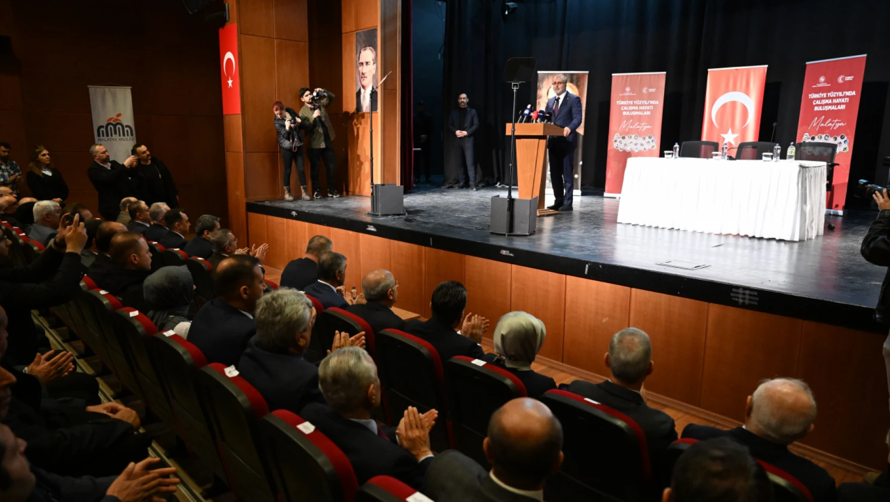 Çalışma Bakanı Işıkhan: Ak Belediyecilik Ve Hizmet Farkını Hepiniz Gördünüz