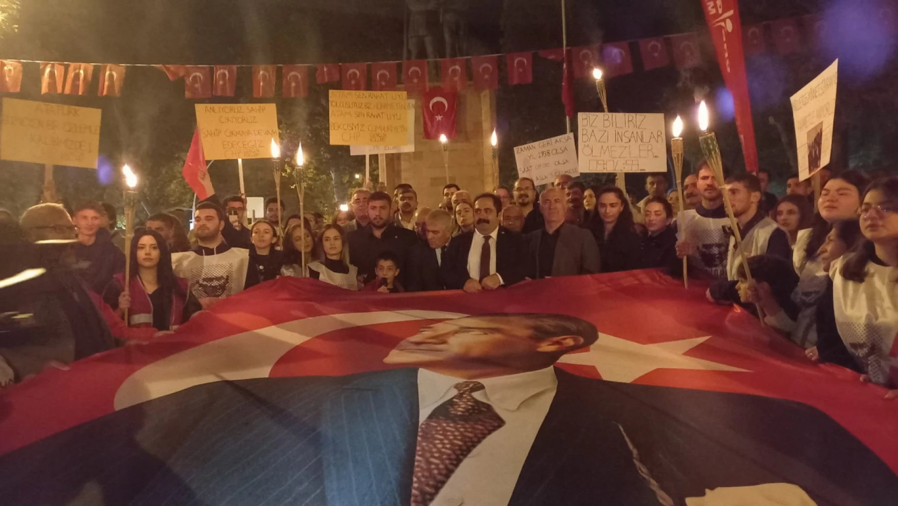 CHP, ADD'de Tarafından Organize Edilen Ata'ya Saygı Yürüyüşü Gerçekleştirildi