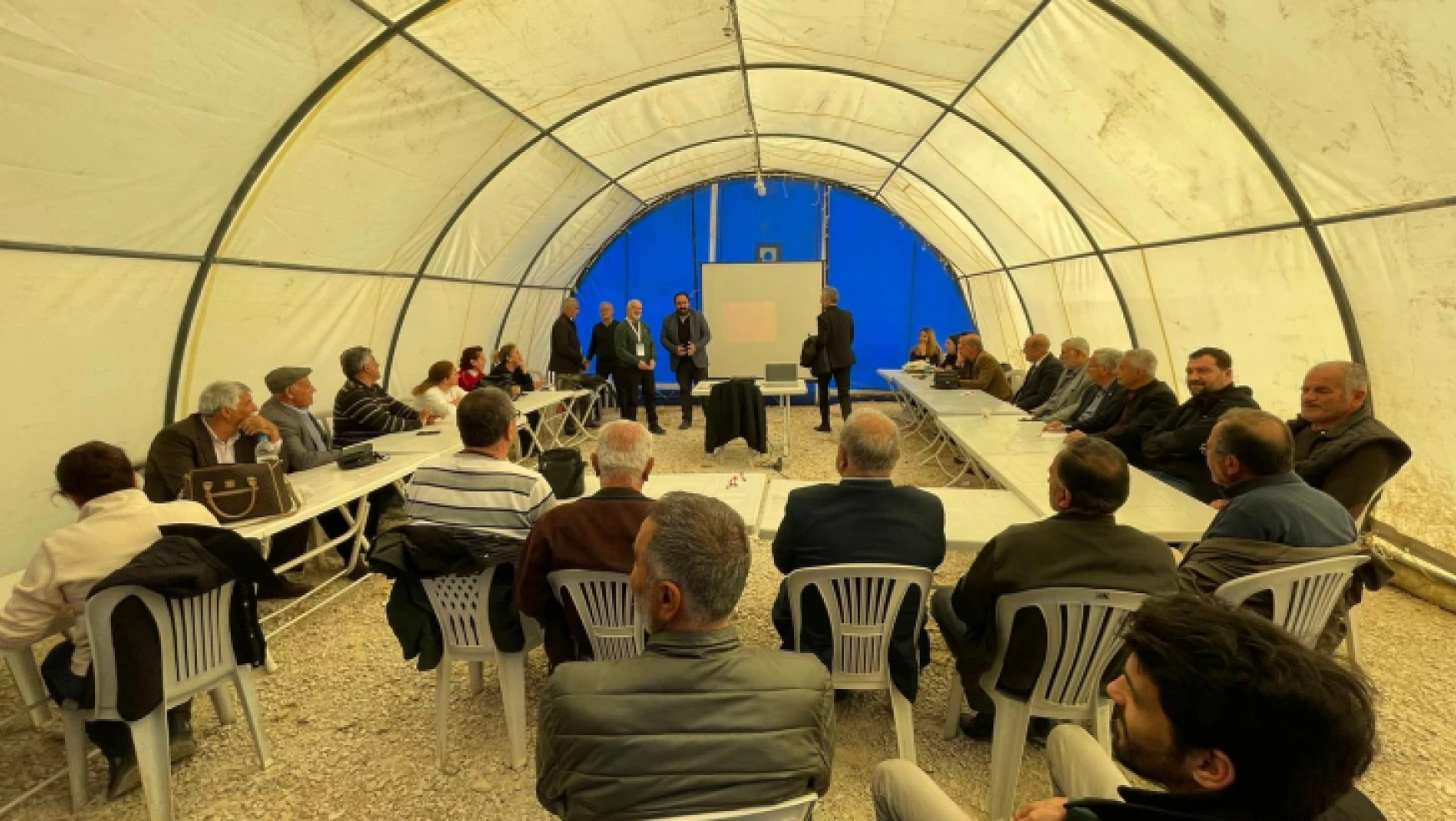 CHP İl Başkanlığı Çadırda Sandık Güvenliği Eğitimi Veriyor