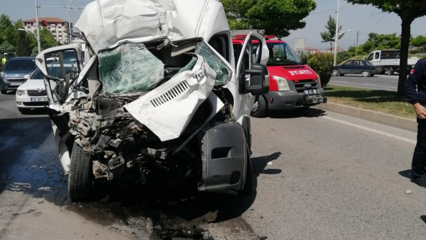 Çöşnük mevkiinde trafik kazası : 4 yaralı