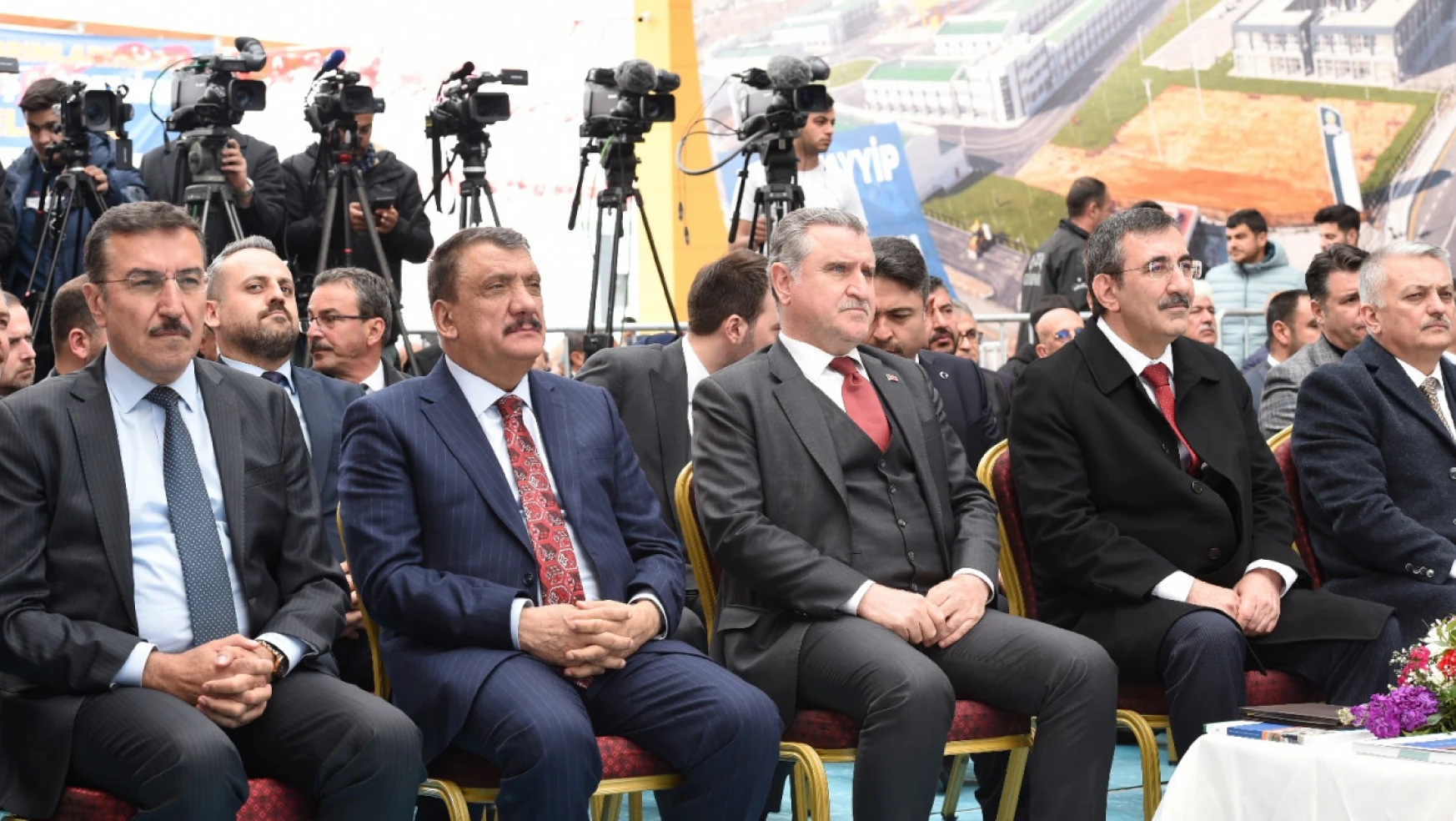 Cumhurbaşkanı Yardımcısı Cevdet Yılmaz'ın Katılımıyla 44 Hizmetin Açılışı Yapıldı