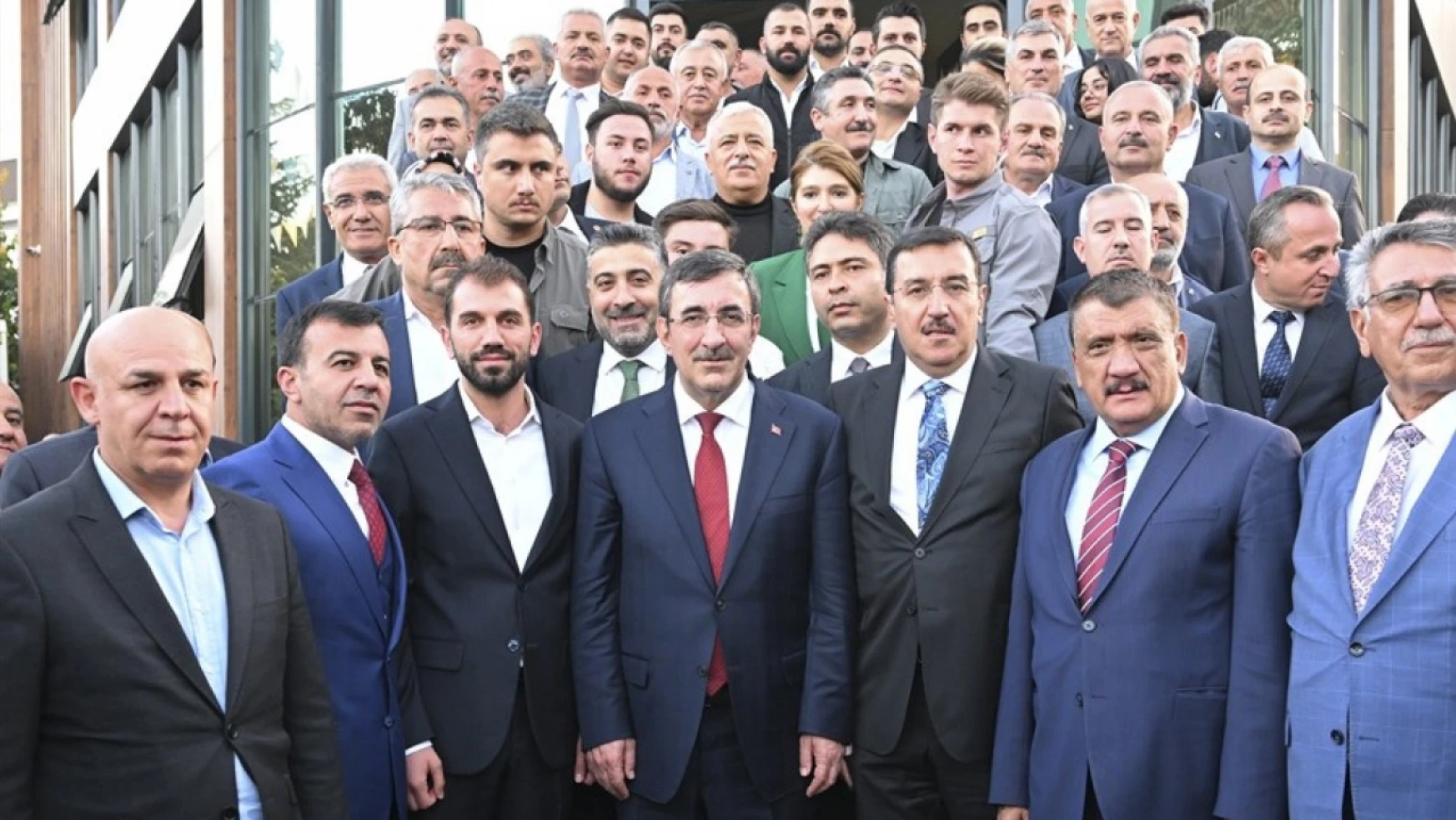Cumhurbaşkanı Yardımcısı Yılmaz, AK Parti Malatya İl Başkanlığında konuştu