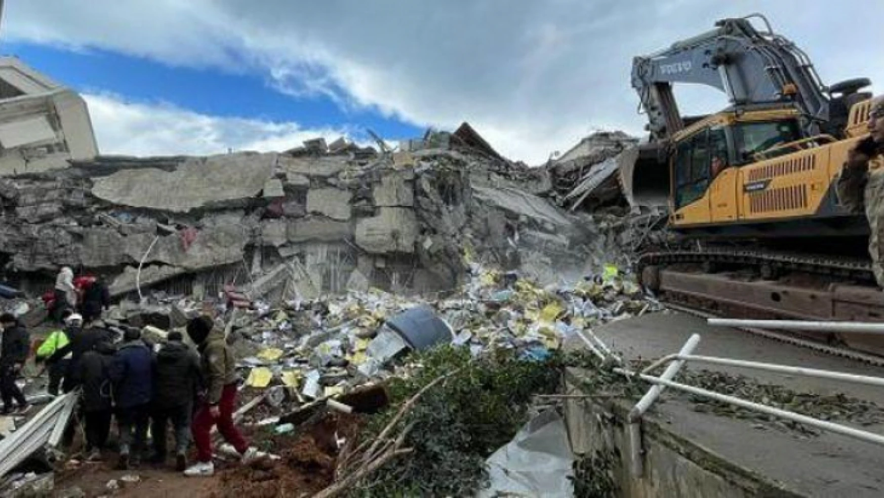 Depremde 39 bin 672 kişi hayatını kaybetti
