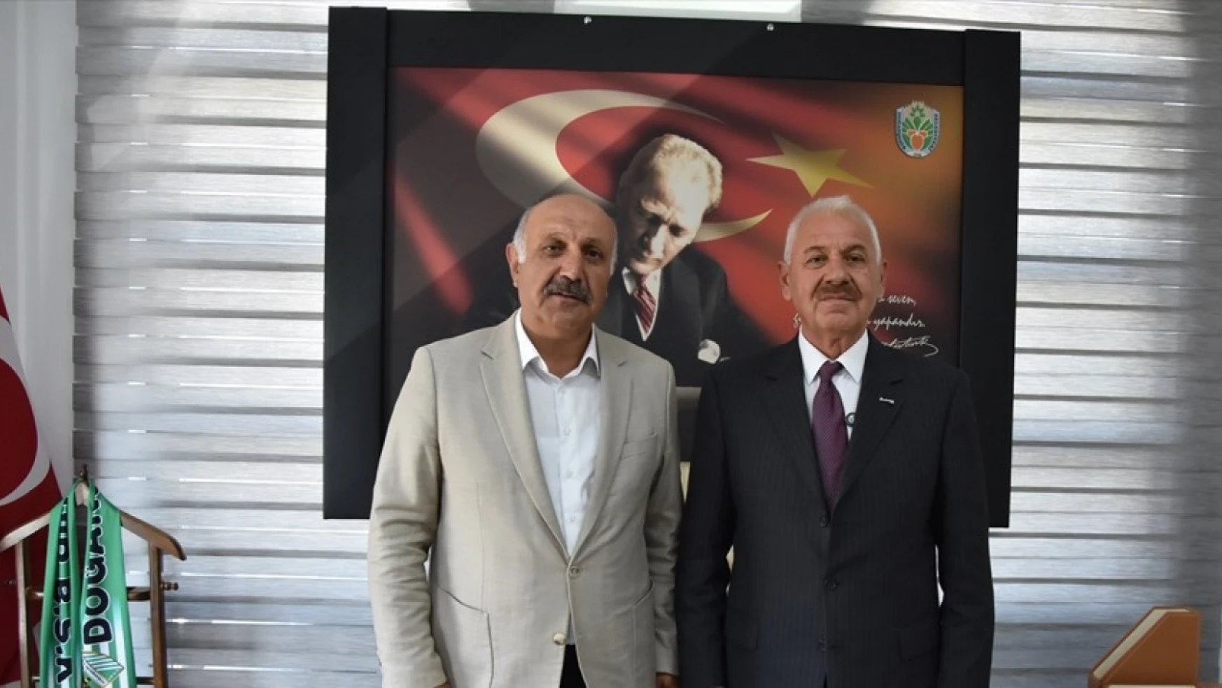 Doğanşehir Belediyesi'nde Devir Teslim Töreni: Mehmet Bayram Mazbatasını Aldı