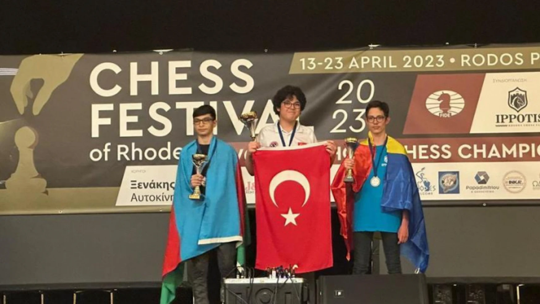 Dünya Okullar Satranç Şampiyonası'nda madalya kazanan genç milli sporculara tebrik.