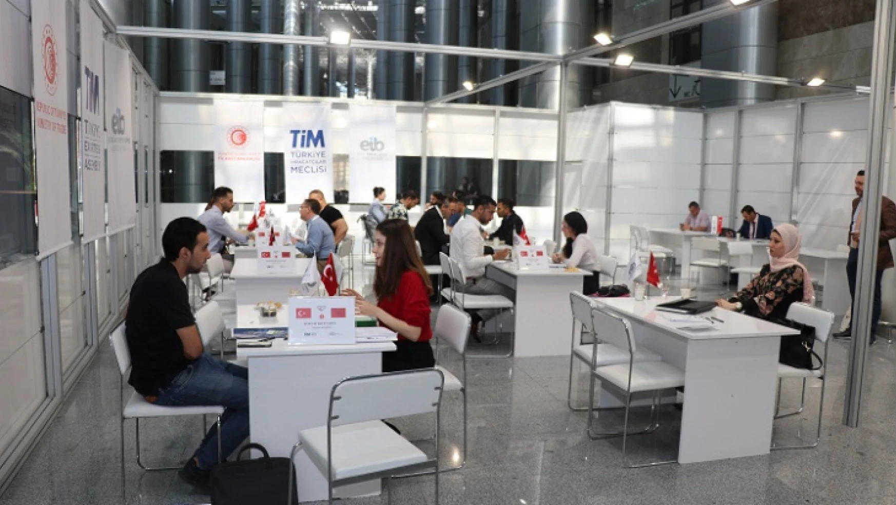 Egeli mobilya ihracatçıları Türkiye'nin katma değerini artırıyor