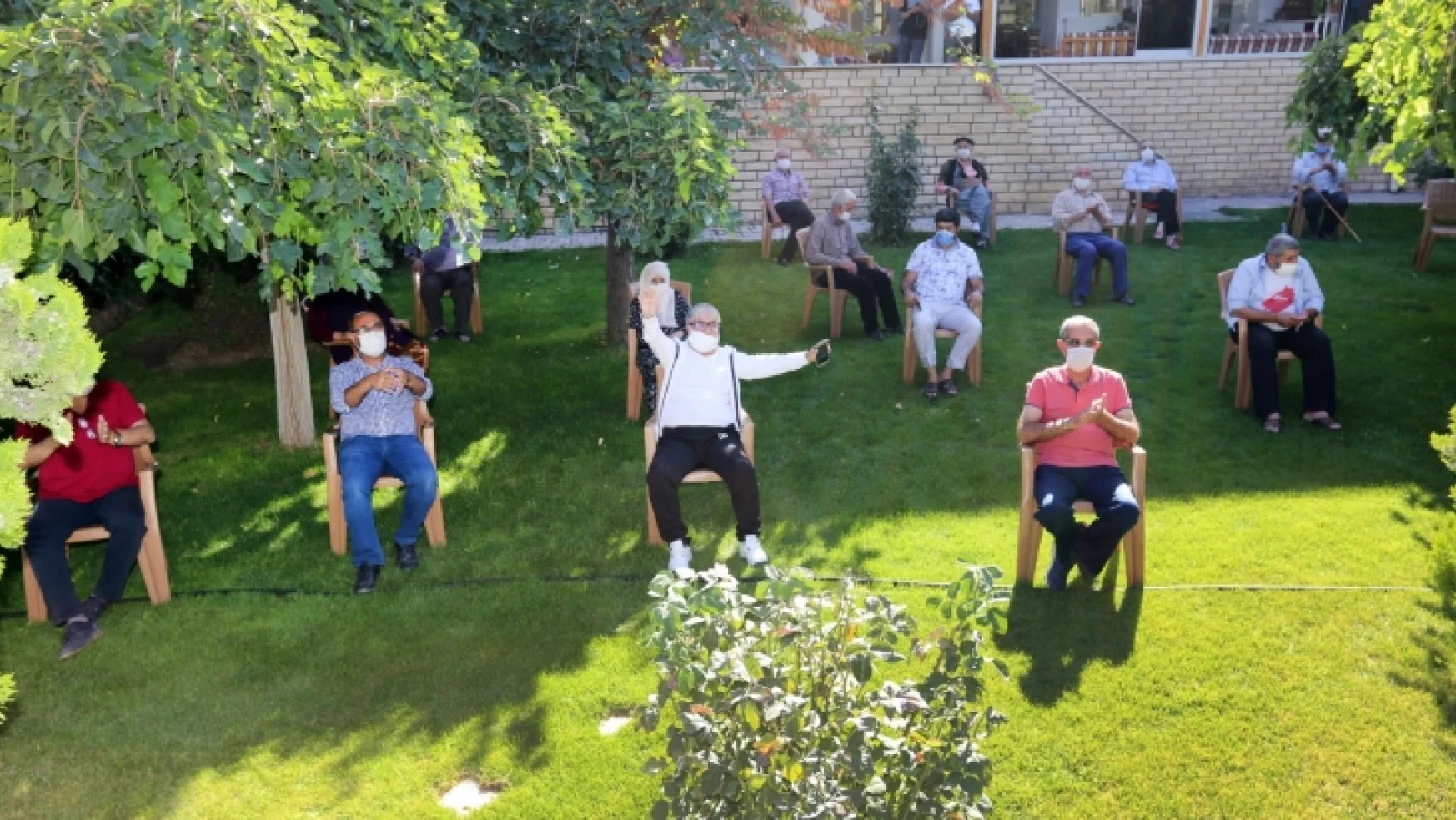 Elazığ Belediyesi Kürsübaşı Ekibinden Yaşlılara Özel Konser