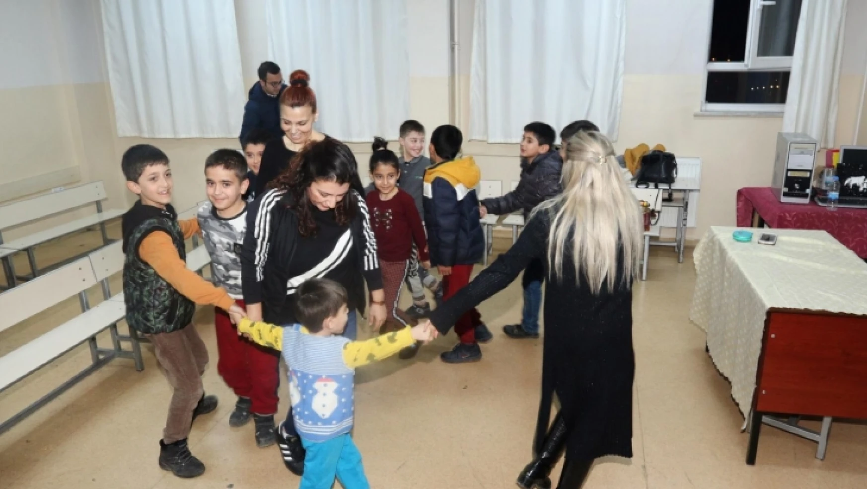 Elazığ Belediyesi Personelinin de Katılımıyla Depremzede Çocuklara Psikososyal Etkinlik Düzenlendi