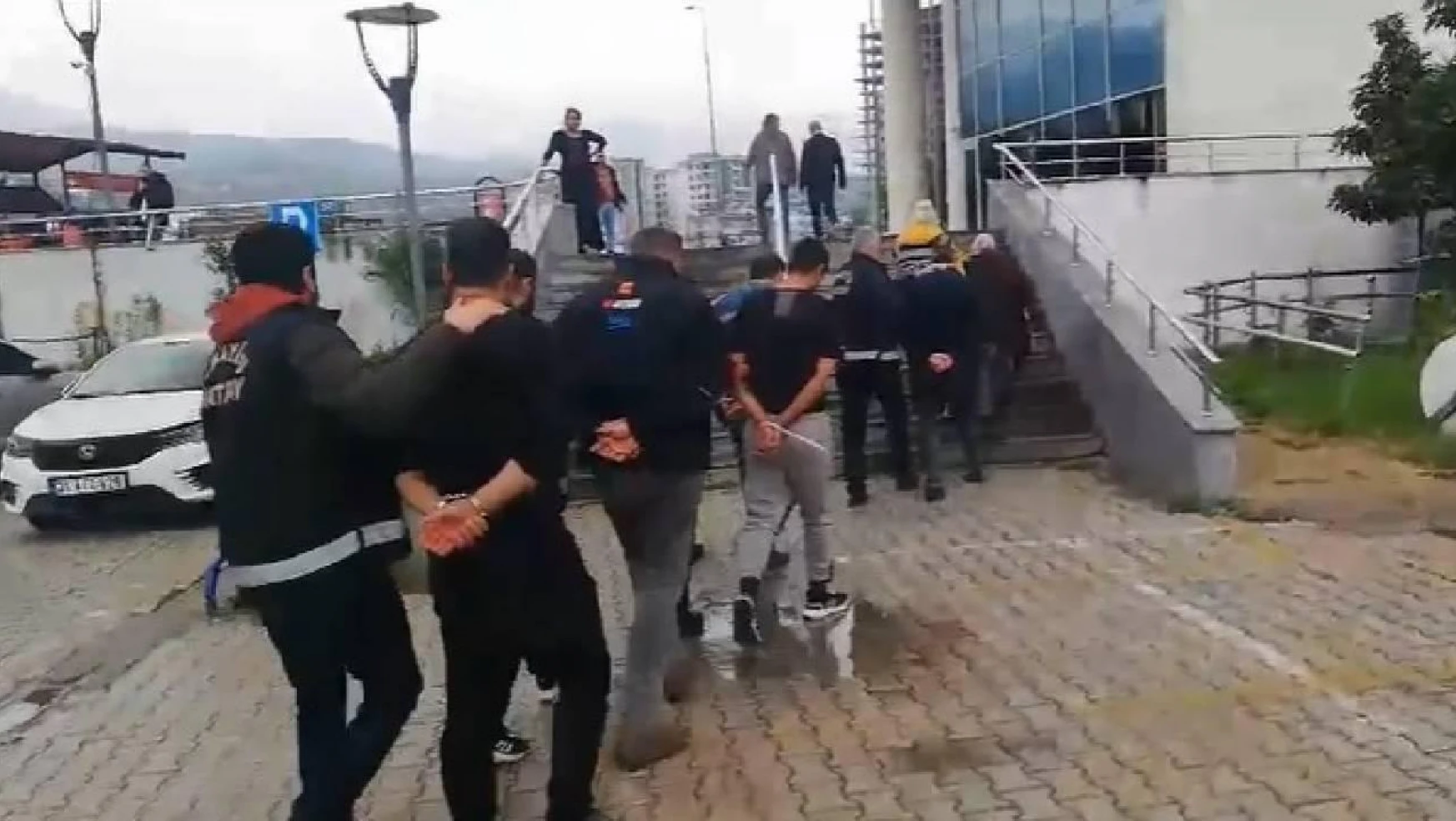 Elazığ'da asayiş uygulamalarında 5'i firari hükümlü 10 kişi yakalandı