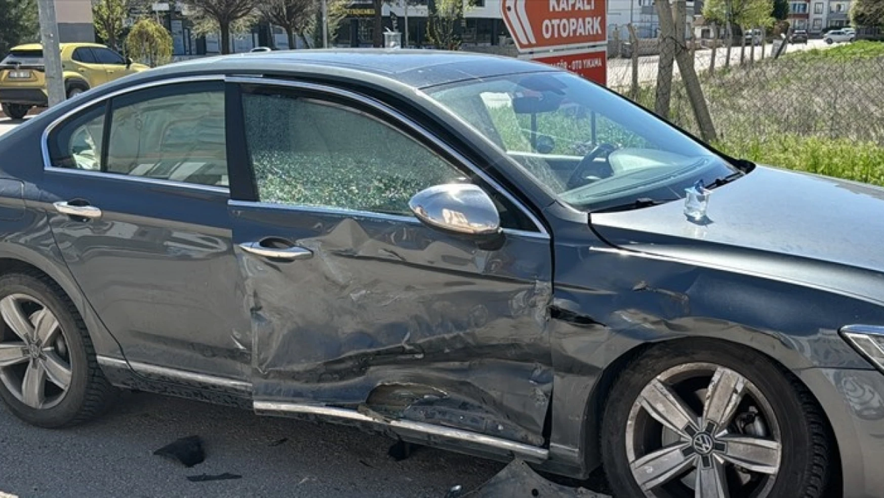 Elazığ'da hafif ticari araç ile otomobilin çarpıştığı kazada 7 kişi yaralandı