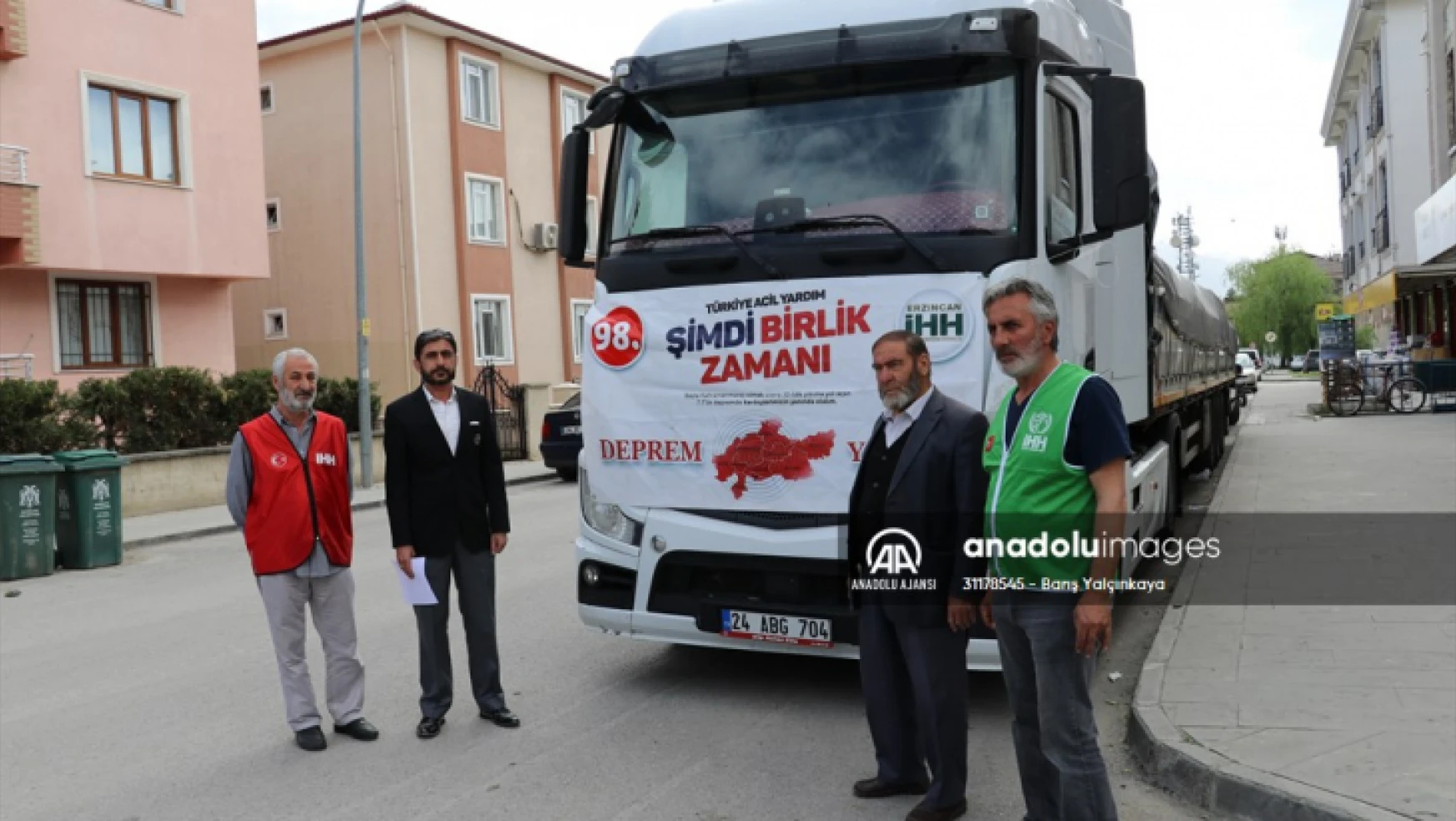 Erzincan'da toplanan 27 ton ihtiyaç malzemesi deprem bölgesine gönderildi