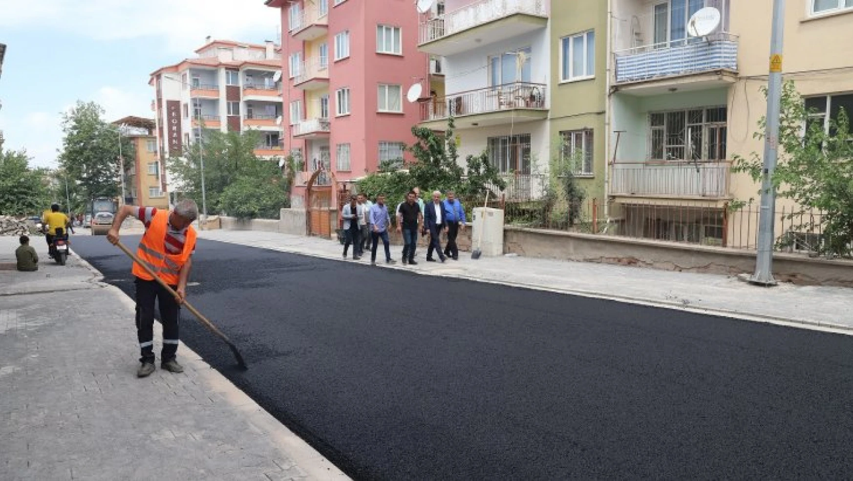 Fırat Mahallesinde 10 sokak asfaltlanıyor