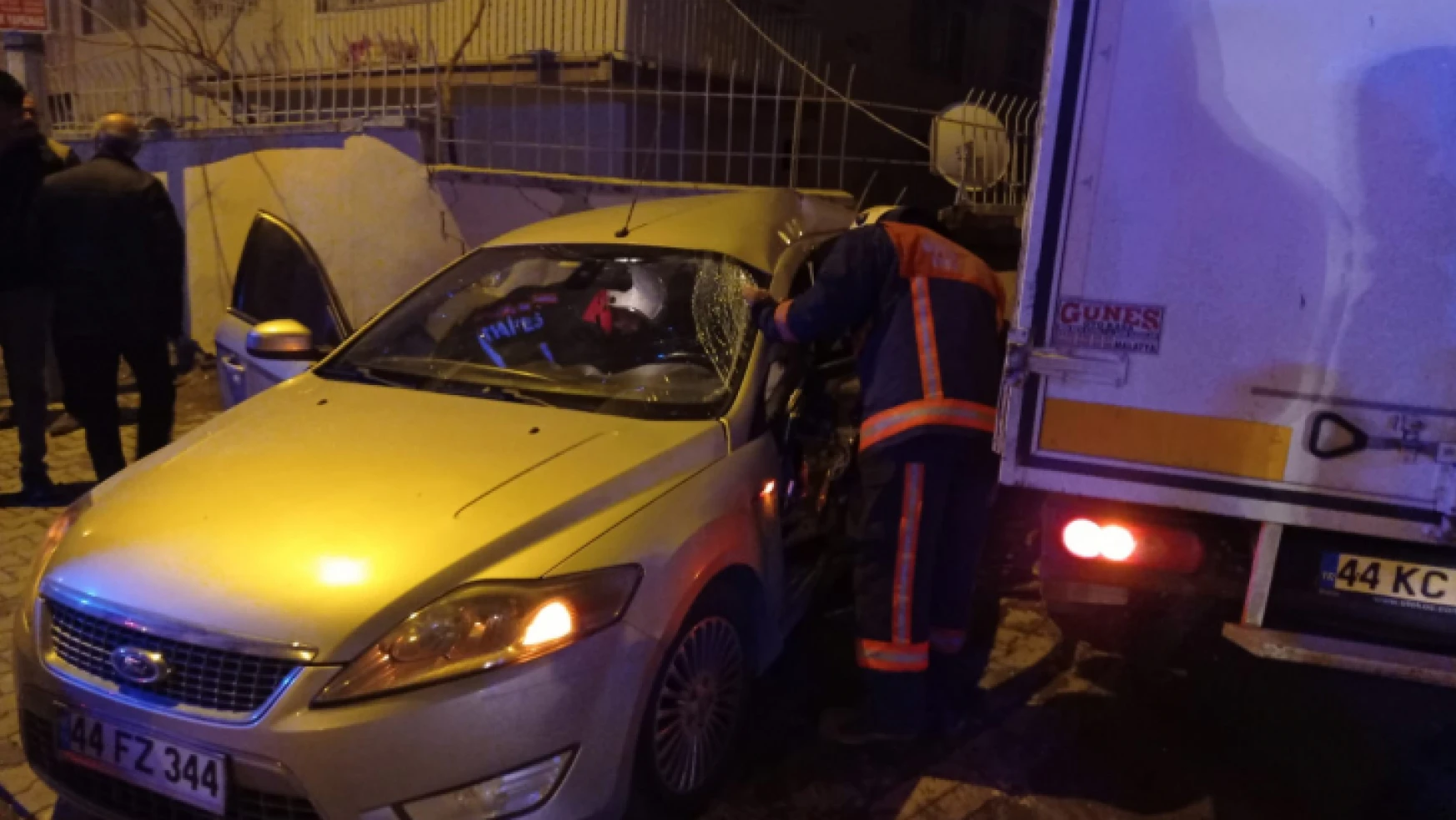 Fırat Mahallesinde Trafik Kazası 3 yaralı