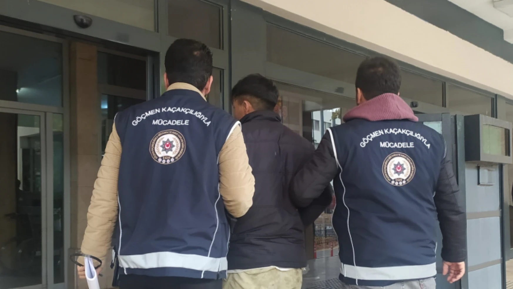 Göçmen Kaçakcılığı yapan 3 şahıs tutuklandı