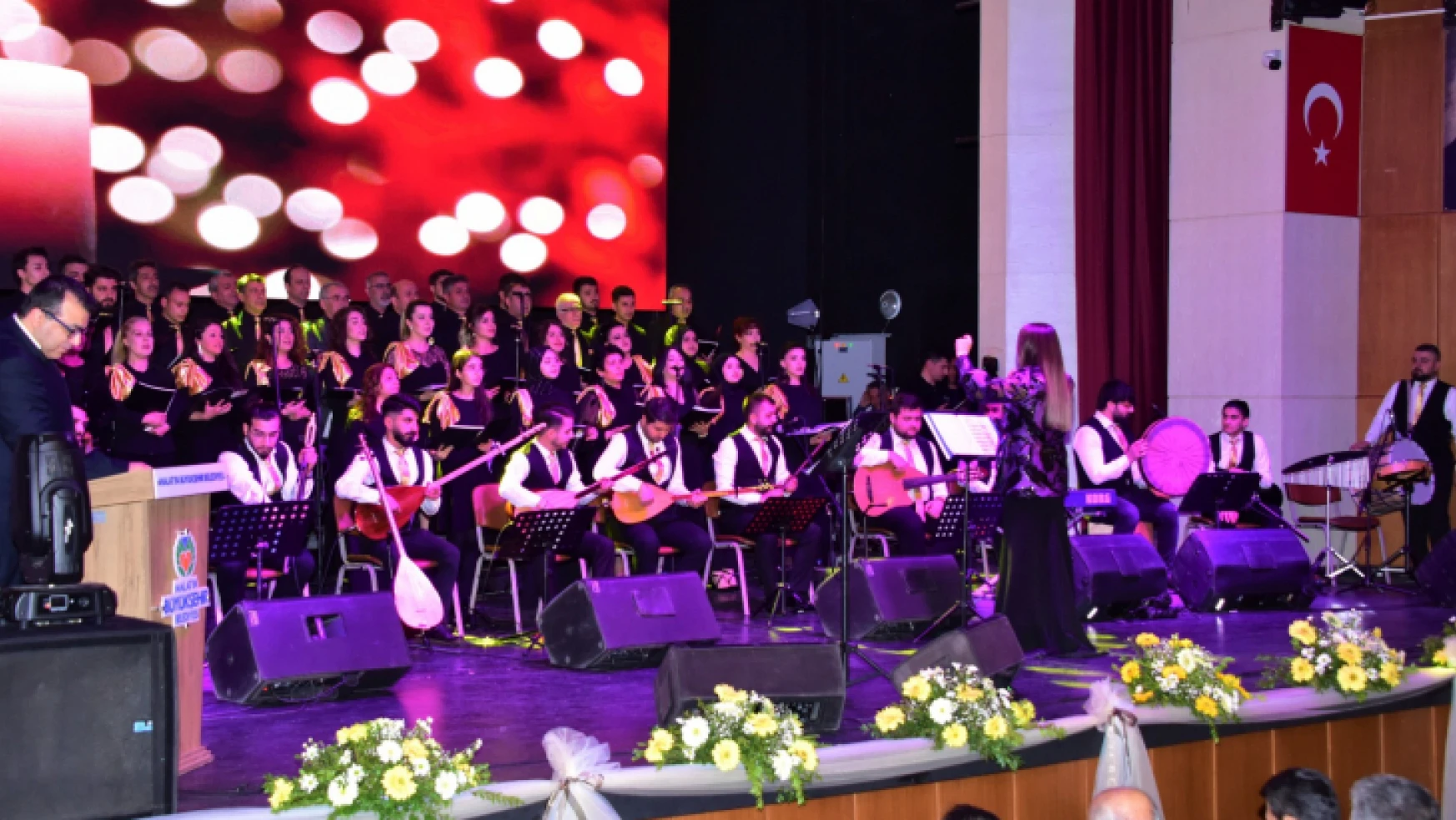 'Gönül Cemresi' Türk Halk Müziği Konserine Yoğun Katılım
