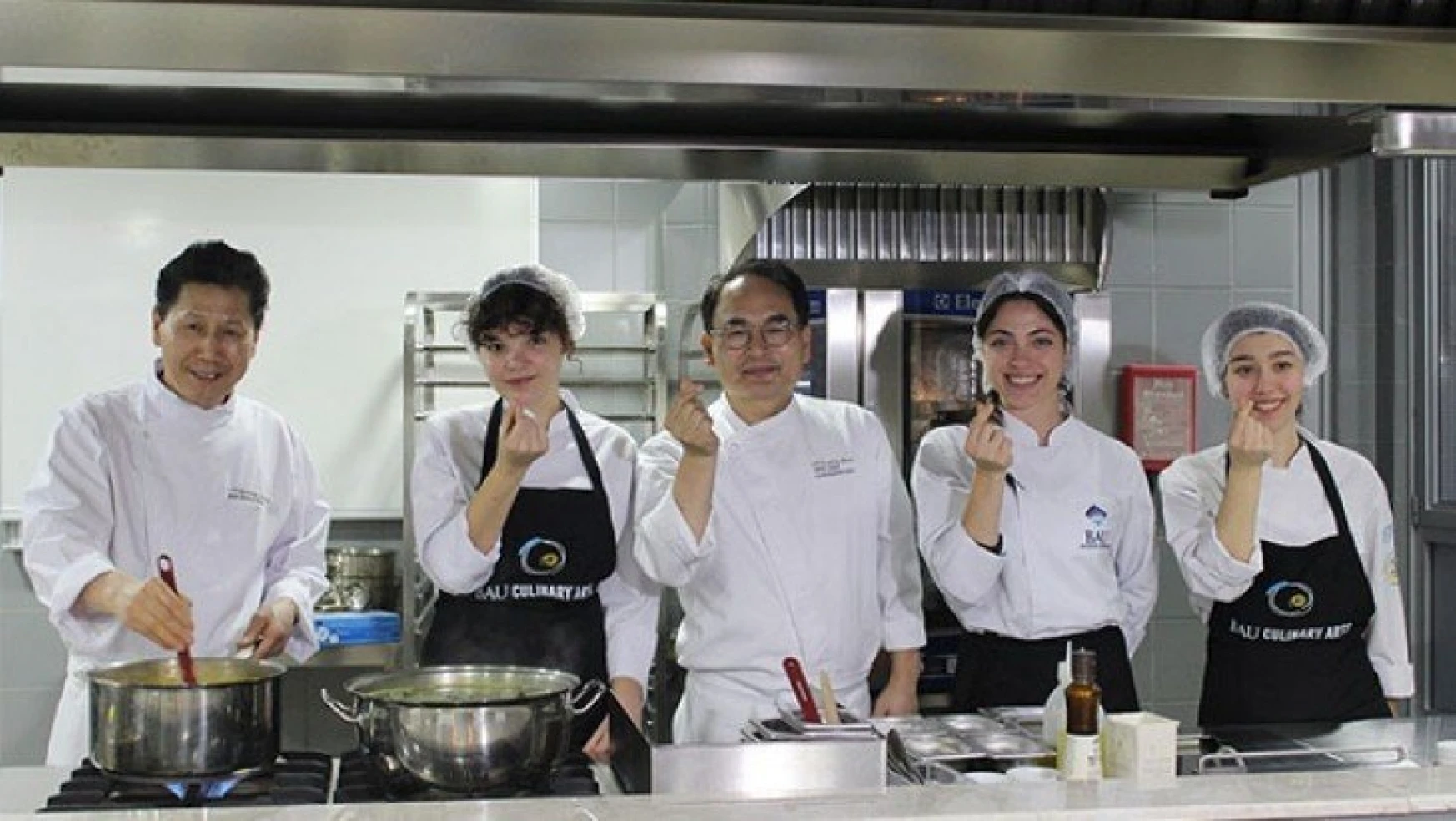 Güney Koreli şefler ve Türk öğrenciler aynı mutfakta buluştu