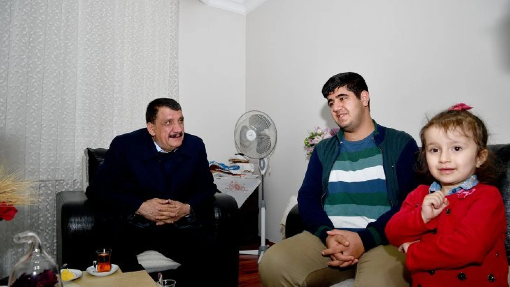 Gürkan'ın Doğum Günü Sürprizi Engelli Genci Duygulandırdı