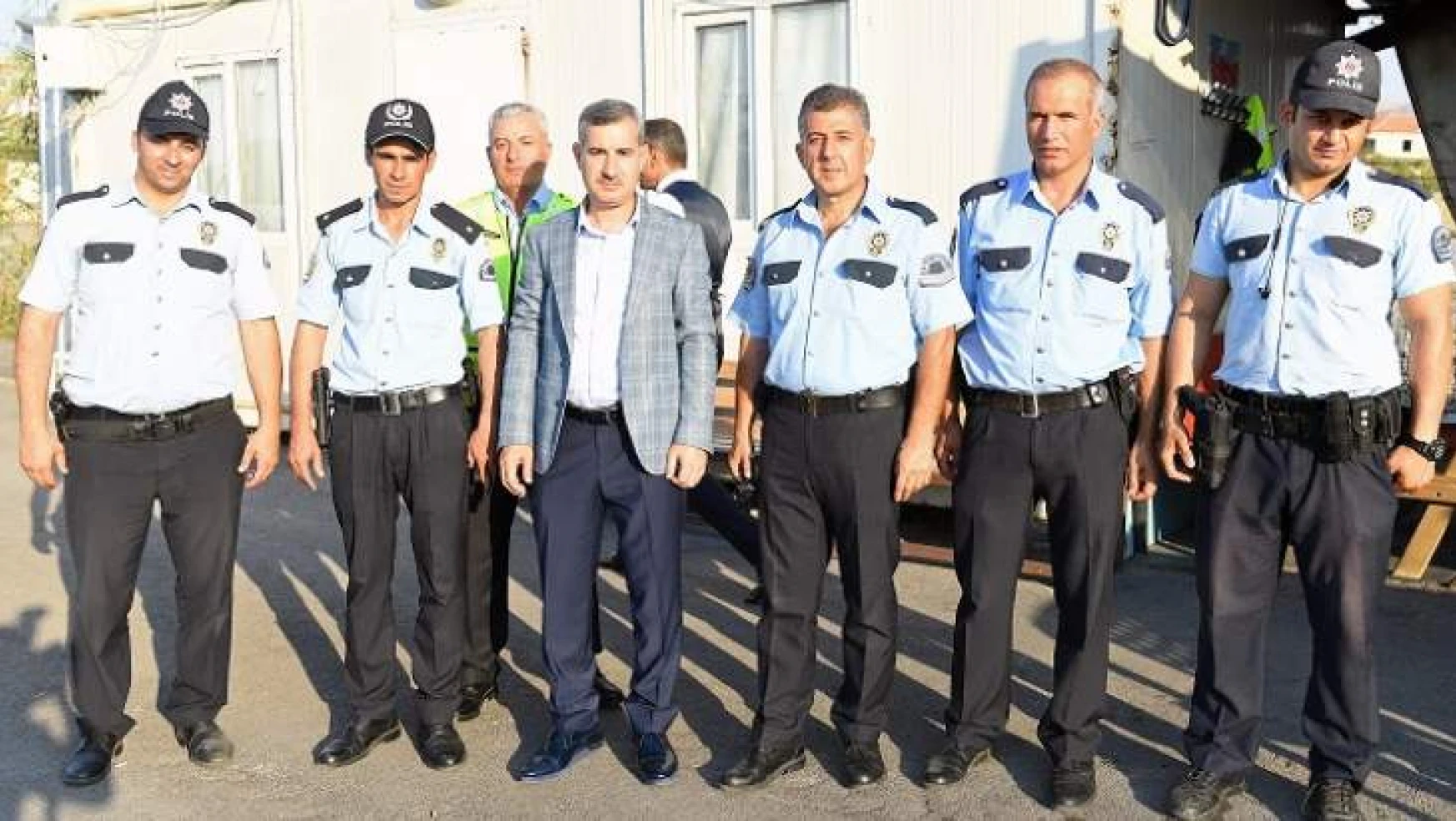Başkan Çınar Polis Arama Noktalarına Bayram Ziyaretinde Bulundu