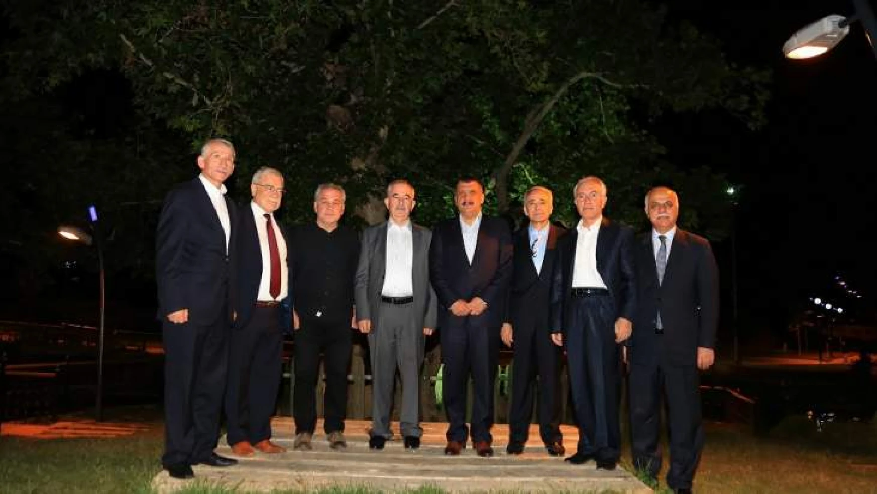 Başkan Gürkan, Yurt İçindenVe Yurt Dışından Gelen Konuklarını Ağırladı